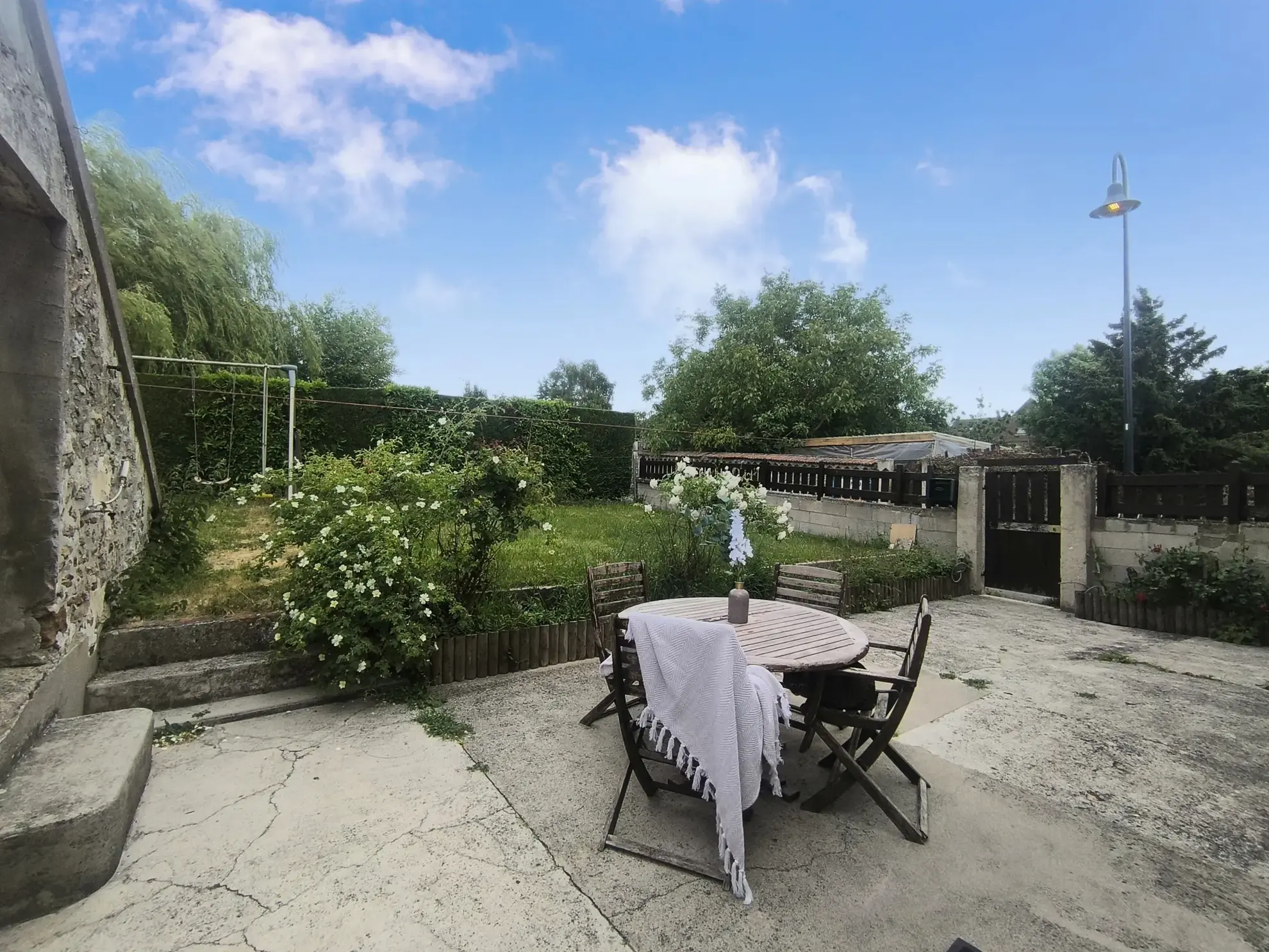 Maison indépendante 8 pièces à Nogent l'Artaud avec jardin et garage 