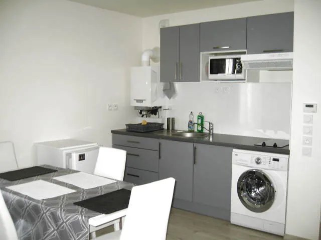 Vente d'un appartement 2 pièces de 47 m² à La Rochelle avec parking et balcon