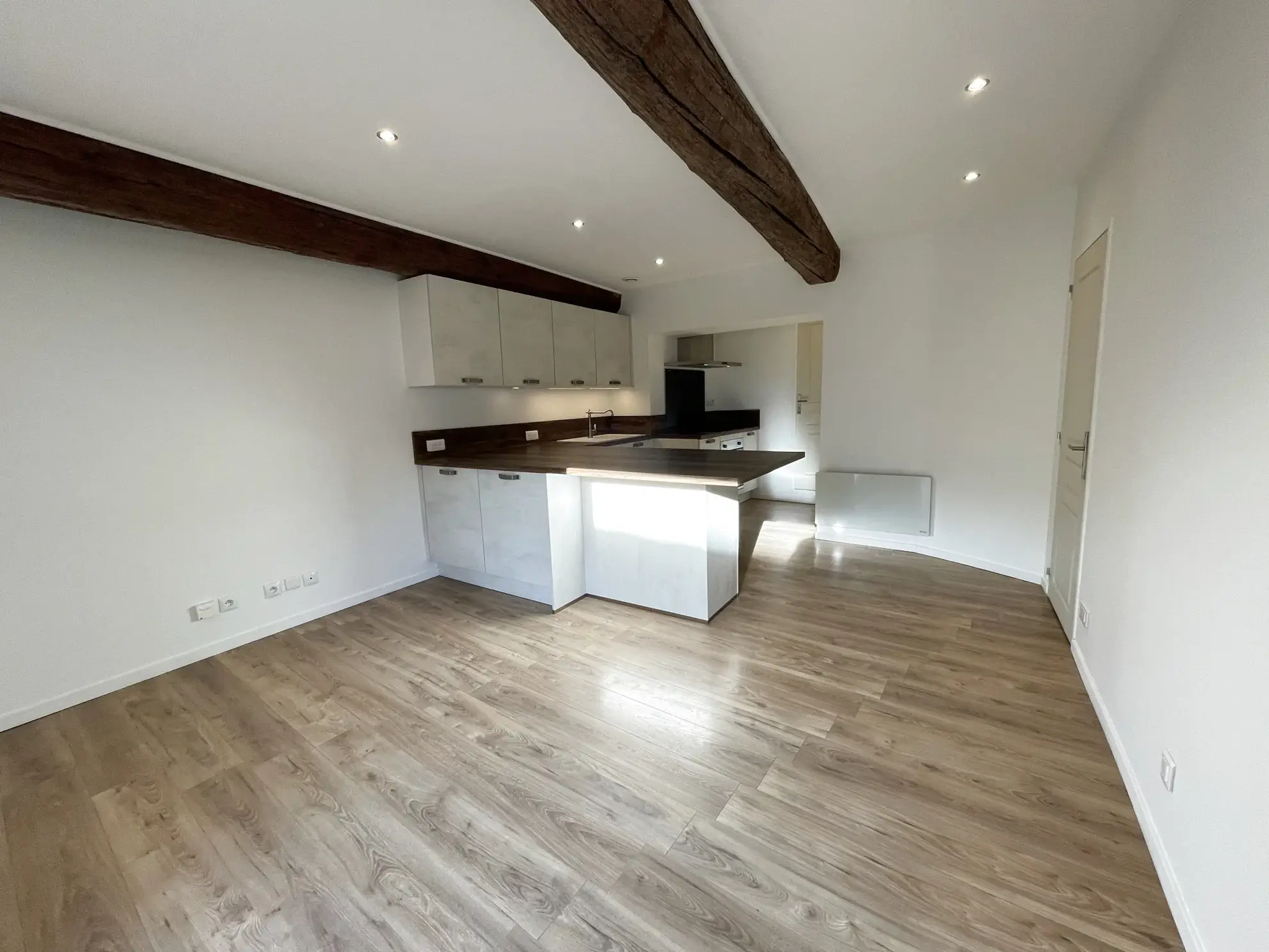 Maison de village rénovée avec cour et parking à Vendargues 