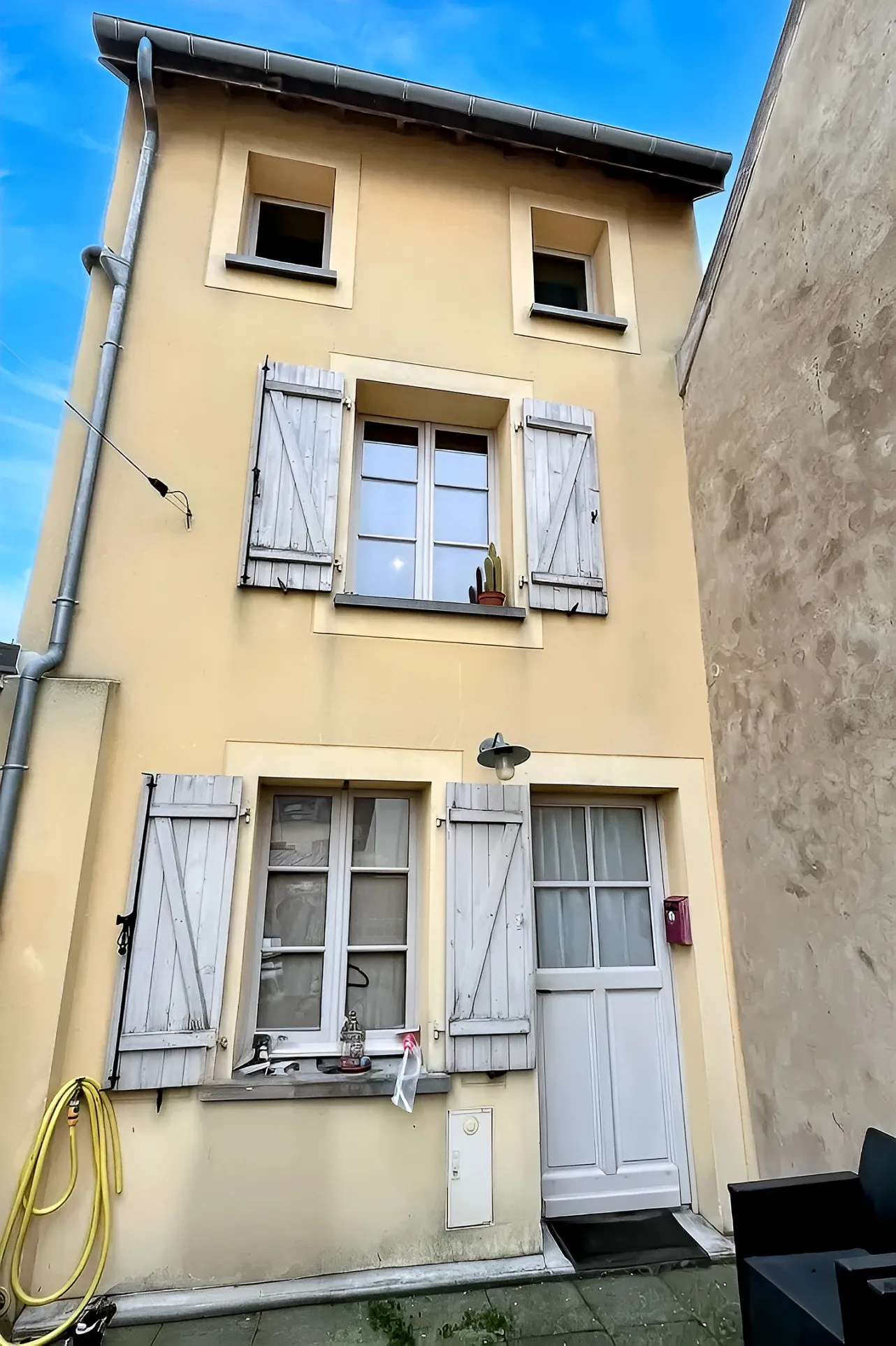 Maison de ville atypique à Quincy centre-ville avec combles aménageables