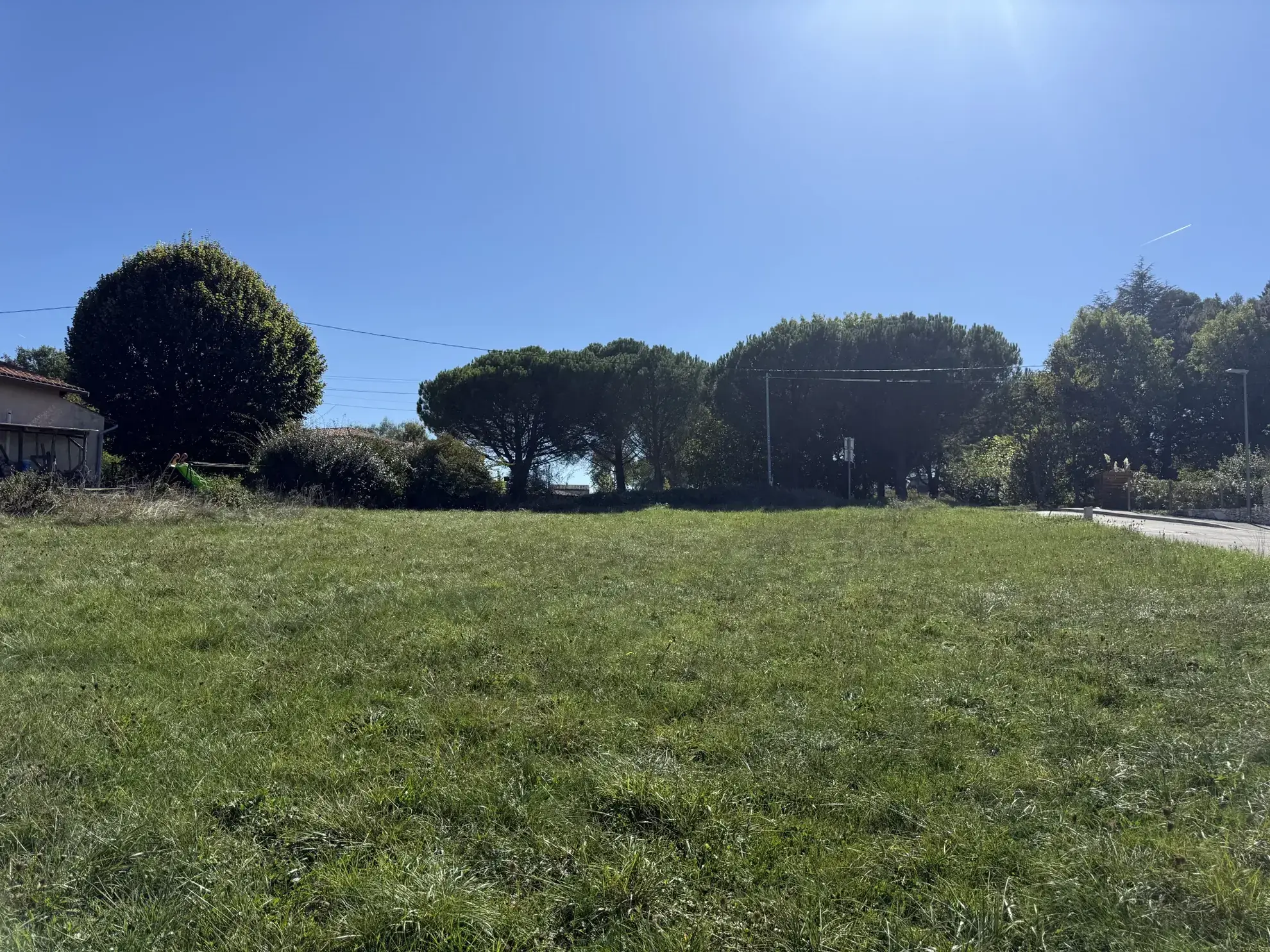 Terrain constructible viabilisé de 400 m2 à Saint-Geniès-Bellevue près de Toulouse