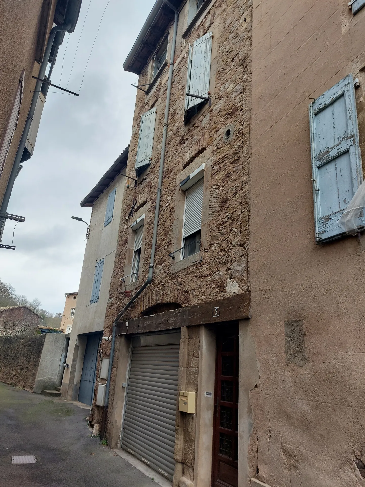 Maison de ville en pierre à Saint Affrique de 116 m² à rénover 