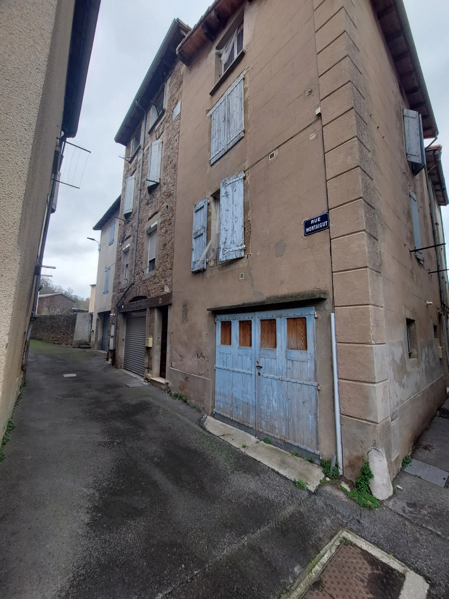 Maison de ville en pierre à Saint Affrique de 116 m² à rénover