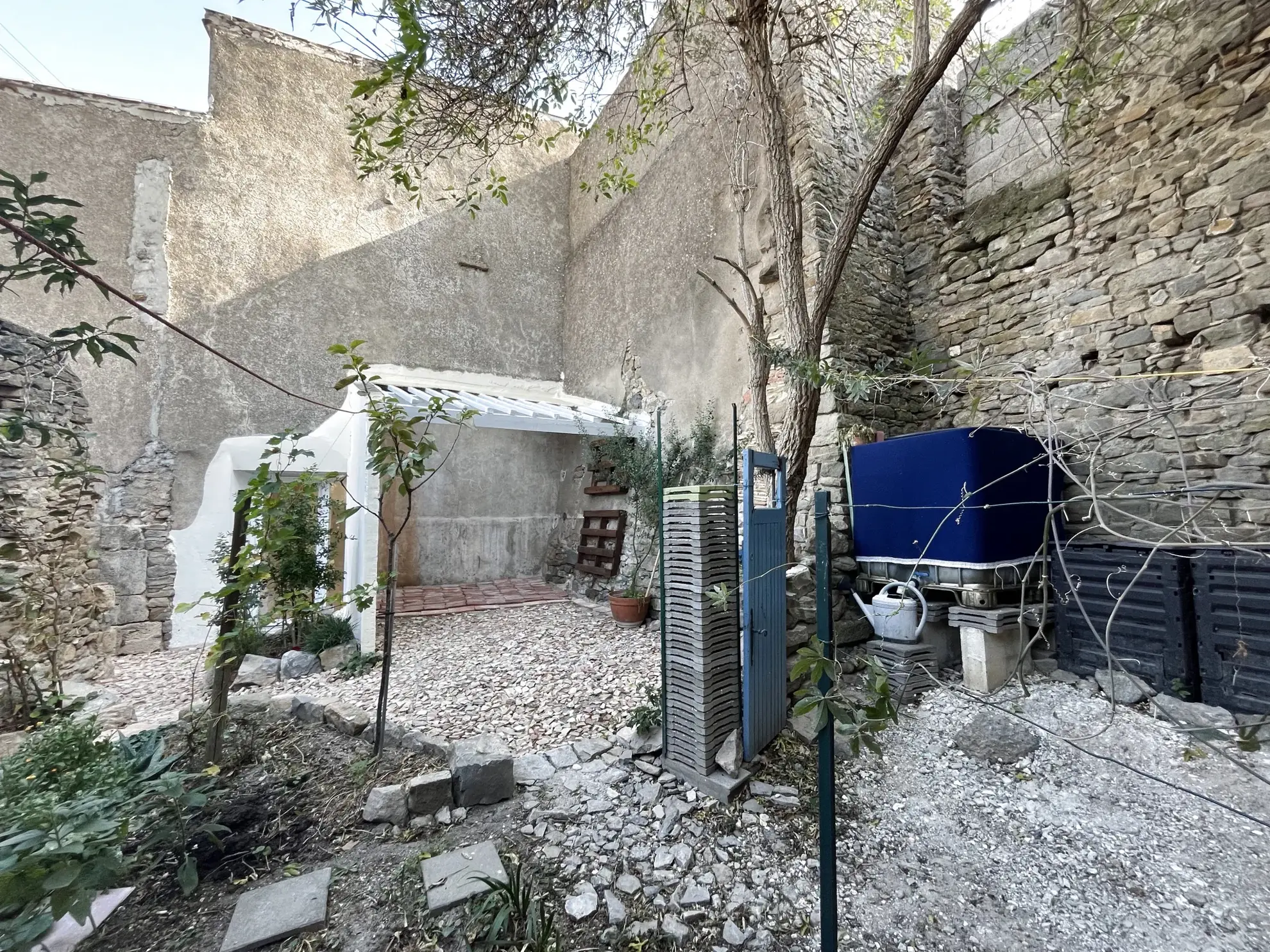 Charmante maison de village en pierres avec jardin et terrasse près de Lezignan