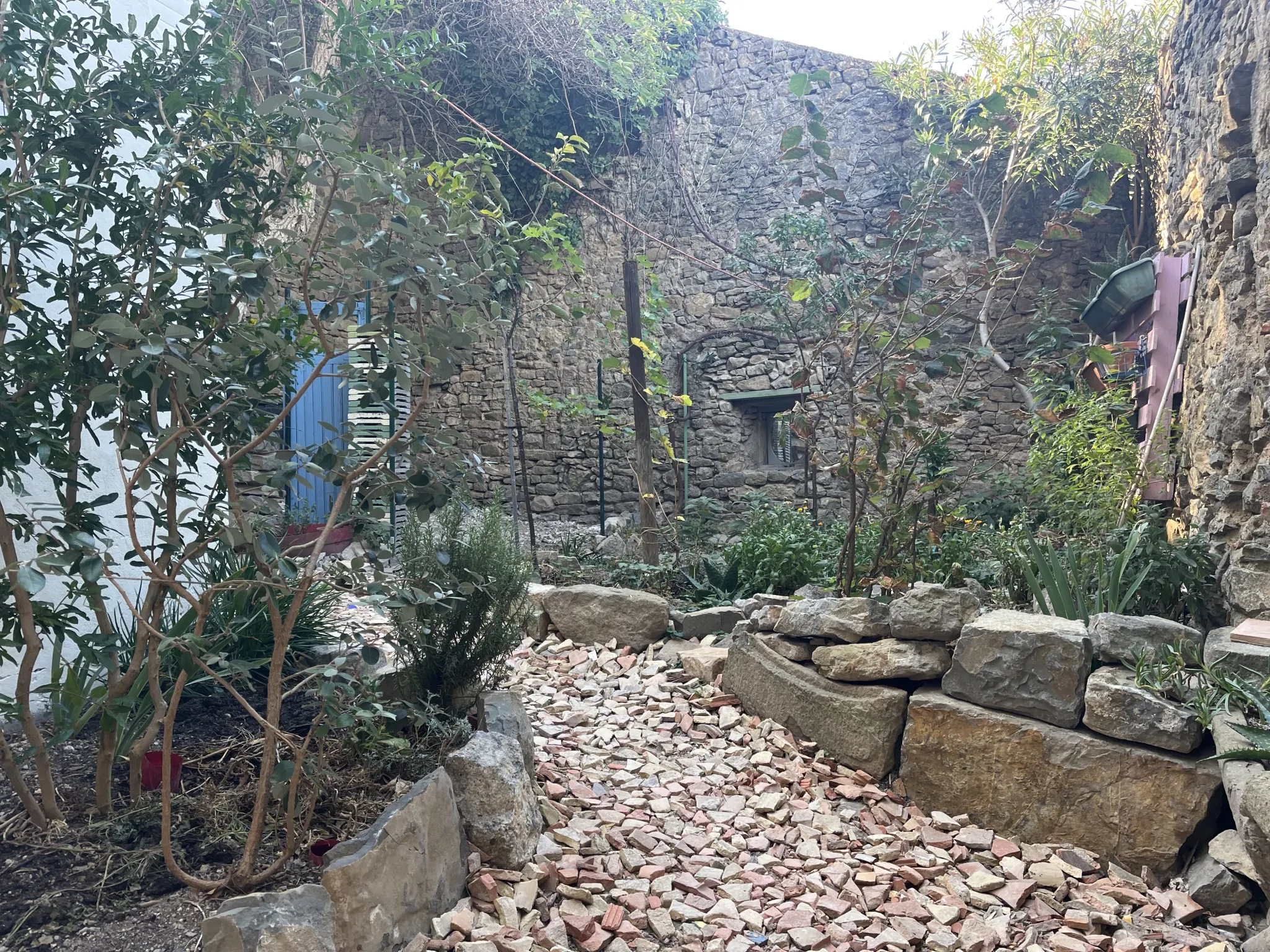 Maison de village en pierre avec jardin proche Lezignan - Charmante demeure authentique