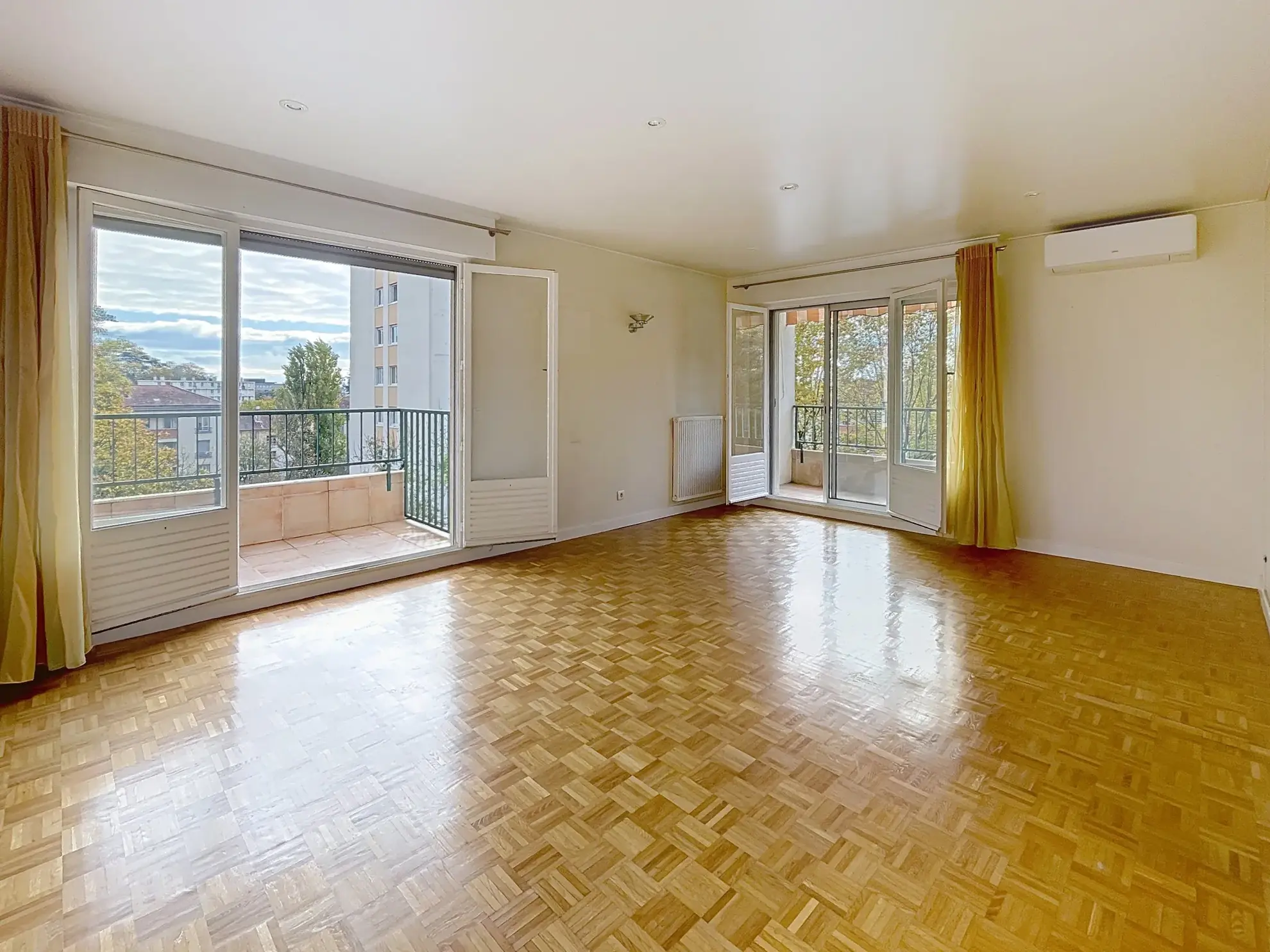 Appartement T4 de 73 m² avec balcon, cave et parking à La Mulatière, résidence sécurisée