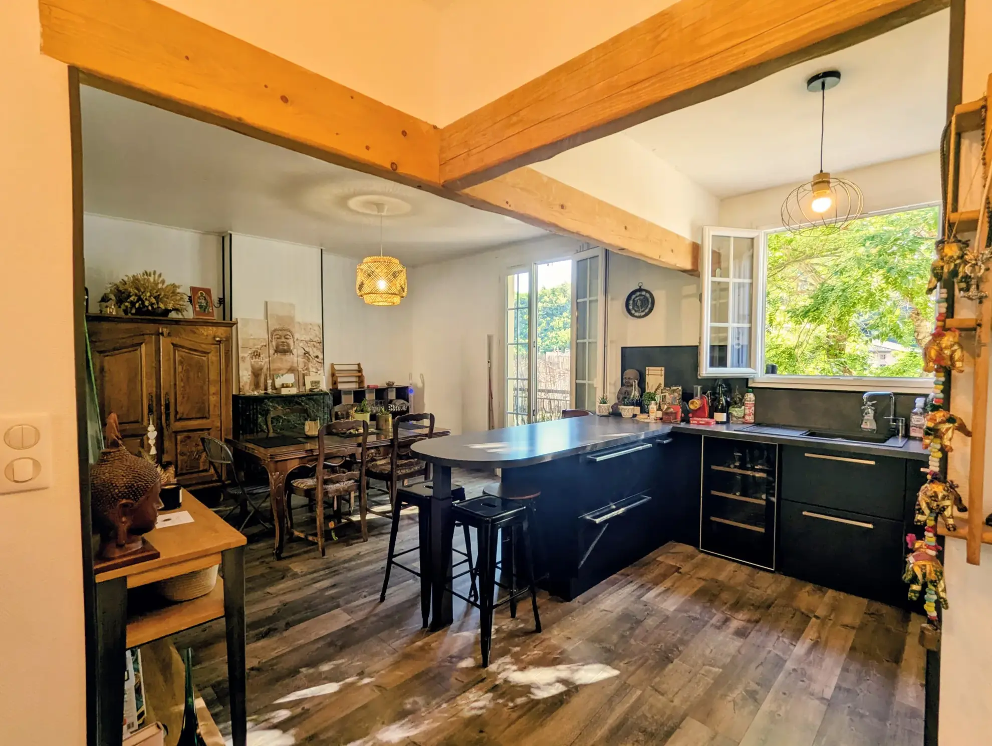 Maison avec appartement et commerce à Graissessac, 138 000 €