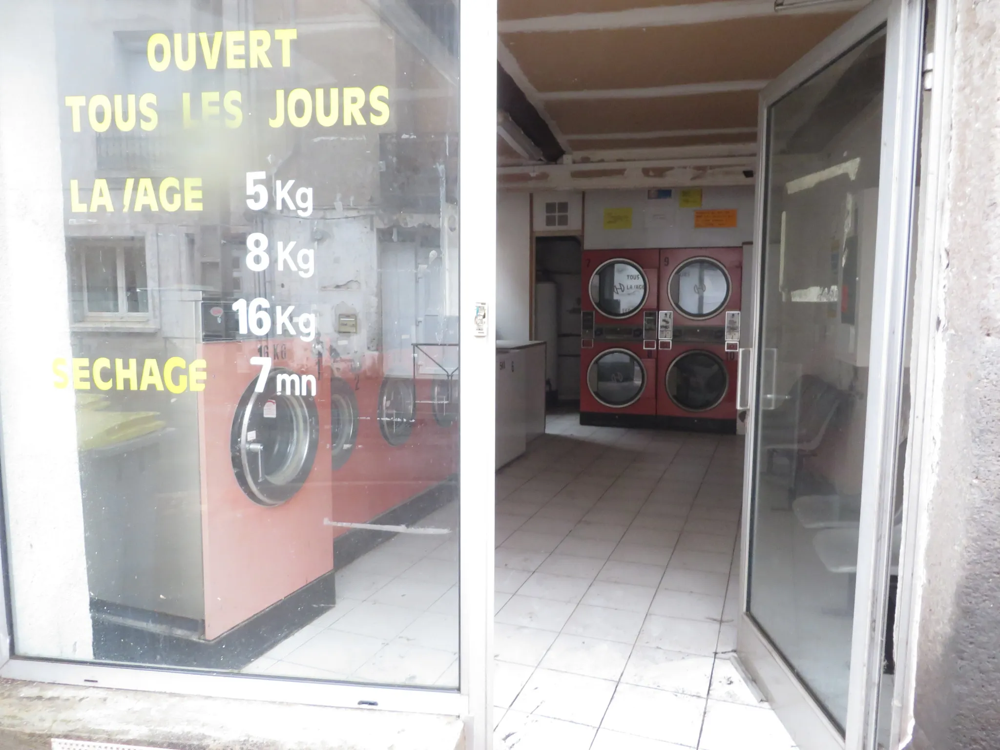 Local commercial de 25 m² à Agde, emplacement central