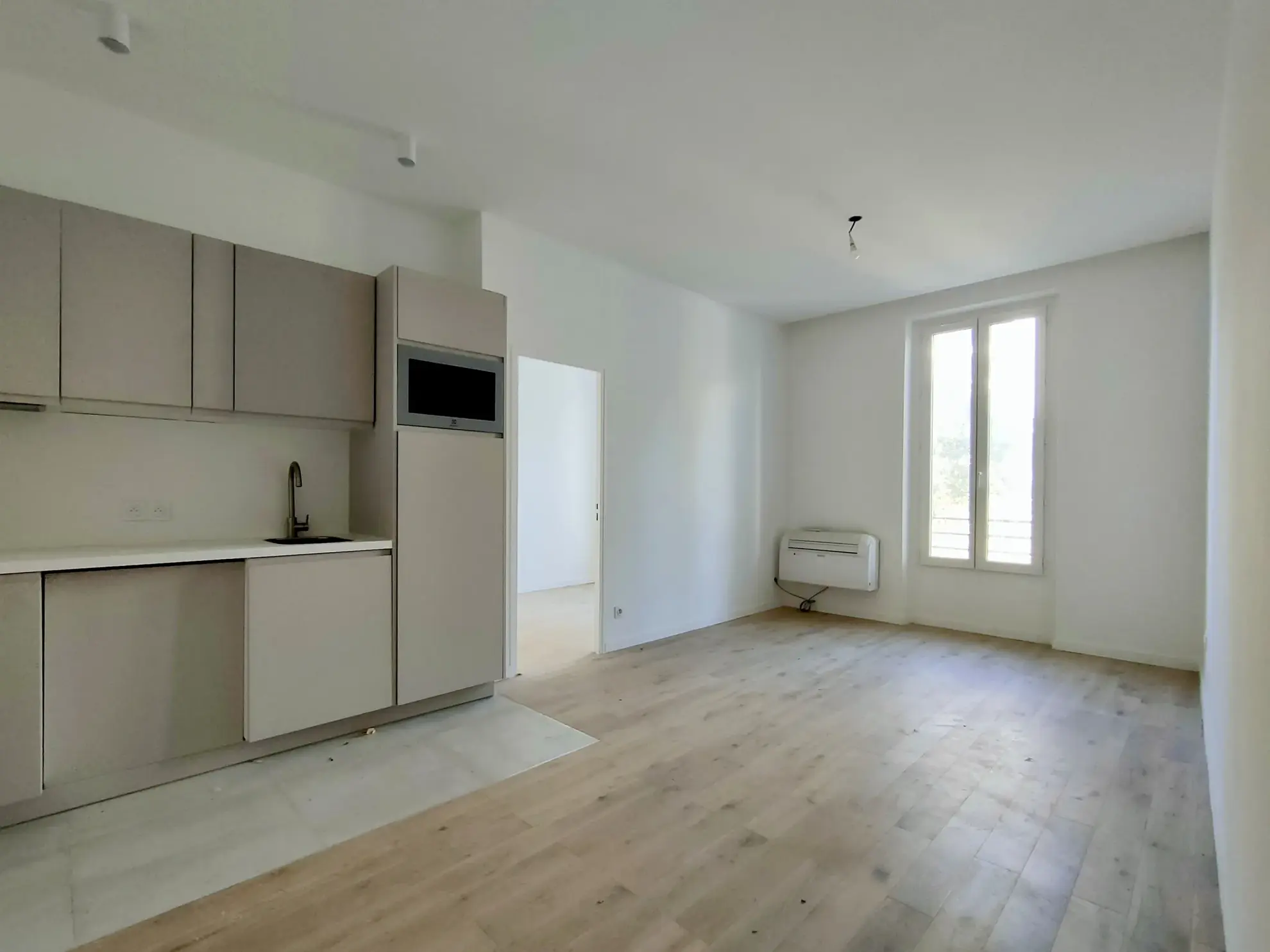 Appartement 2 pièces rénové à Nice proche port et université 