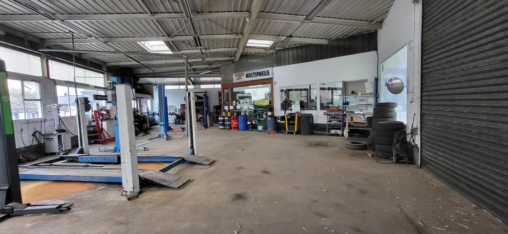 Local commercial à vendre à Londinières - 391 m² avec garage et bureau