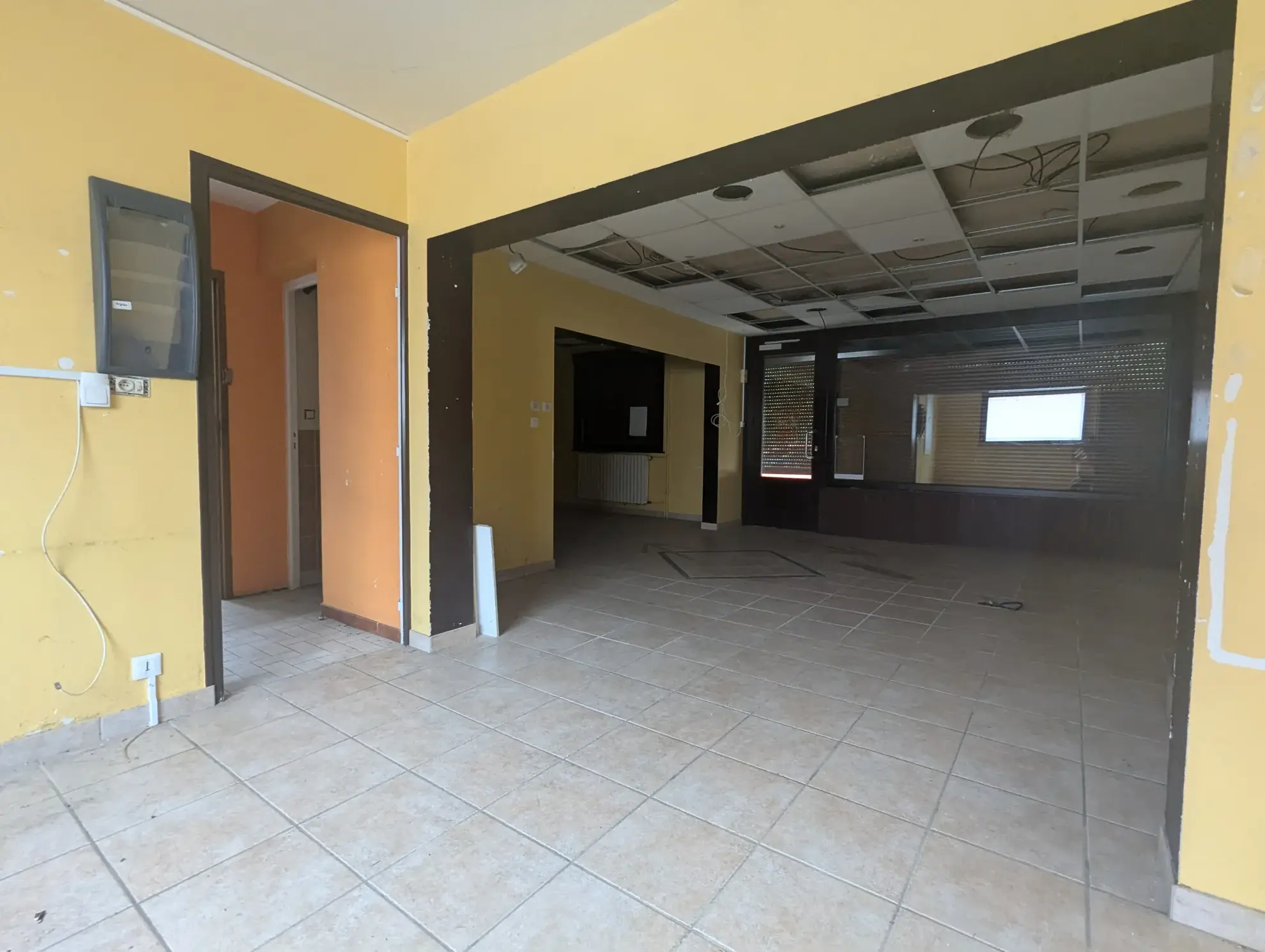 Immeuble à vendre à Vaite avec local commercial et appartement - Fort potentiel locatif