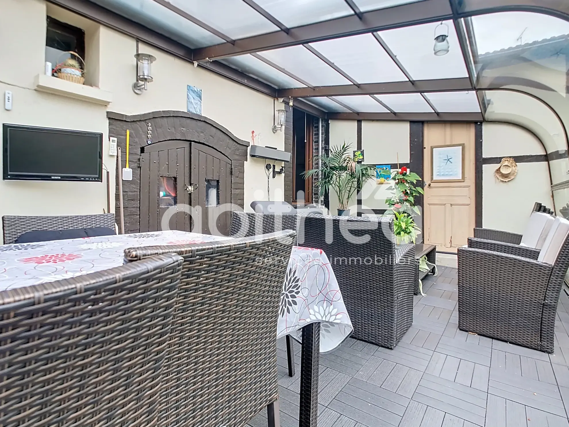 Charmante maison de ville avec garage et terrain à Troyes 