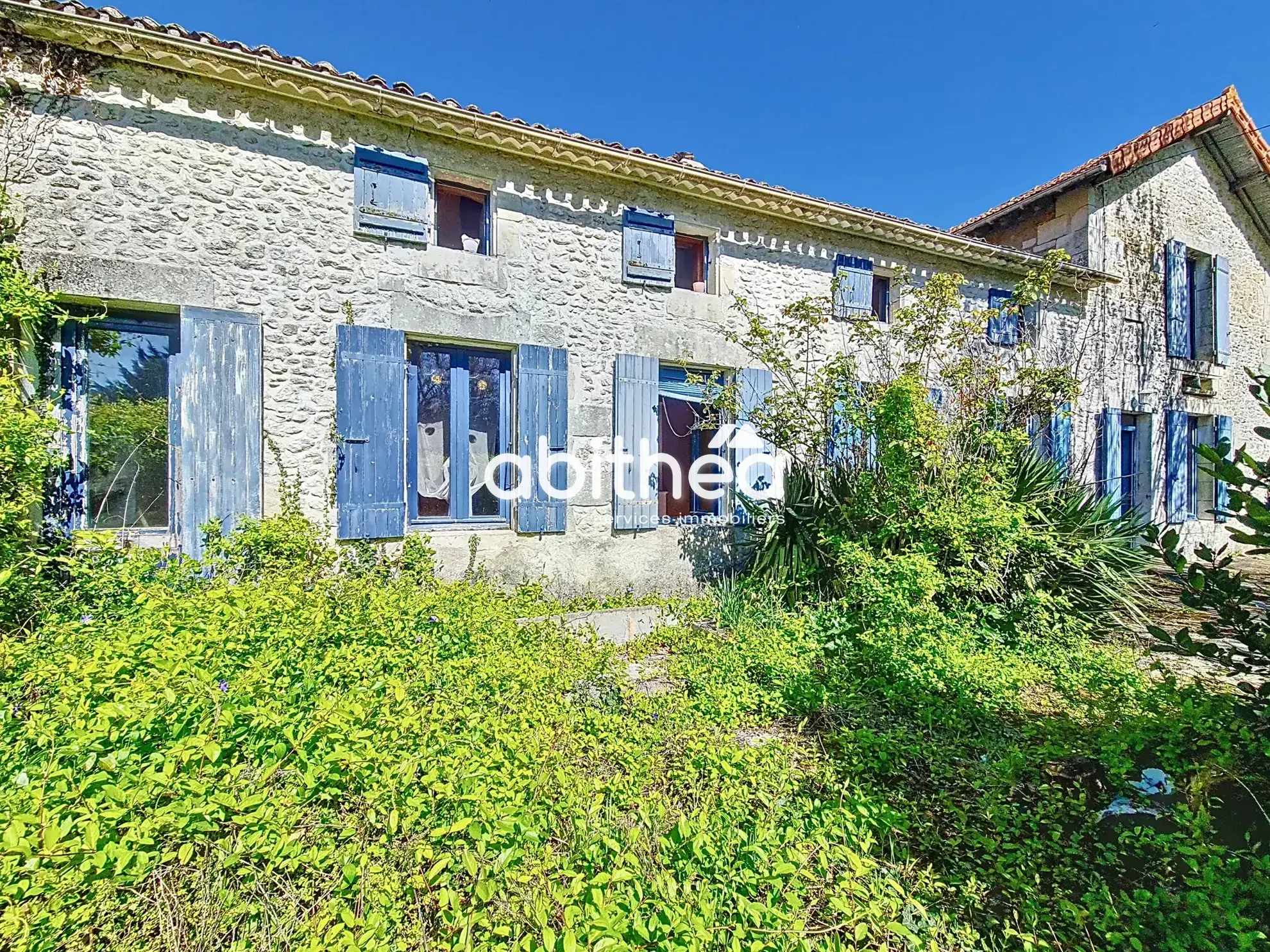 Maison à rénover de 212 m² avec grand terrain en Charente-Maritime 