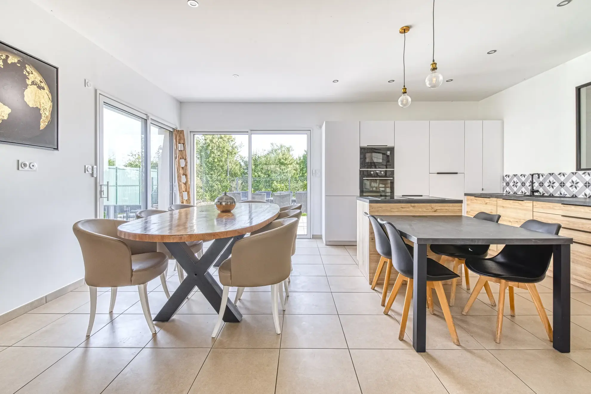 Maison neuve à Saint-Barthelemy-d'Anjou avec 5 chambres, garage et terrain clos