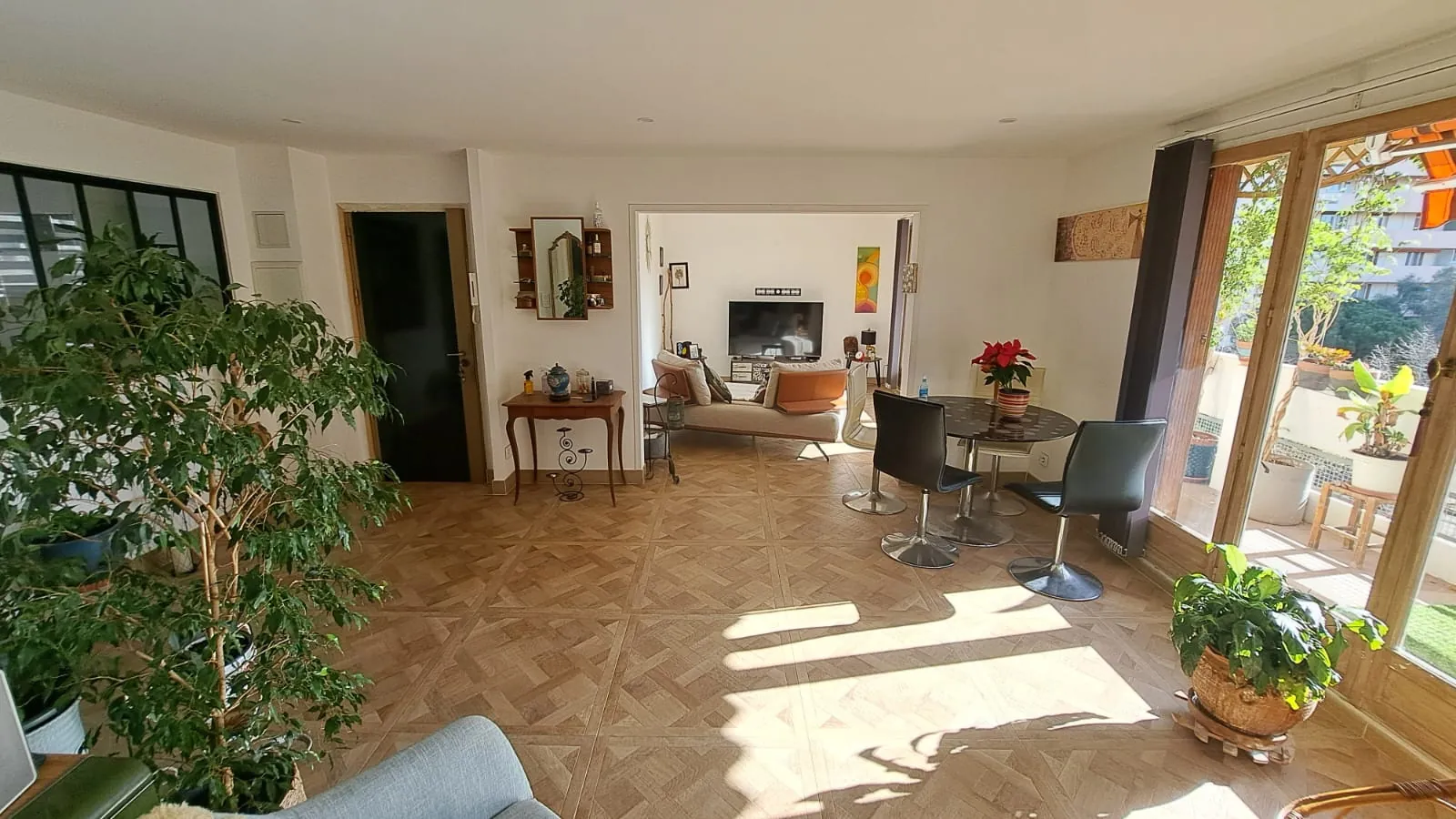 Appartement T4 lumineux à Toulon La Rode avec Balcons et Vue sur Parc