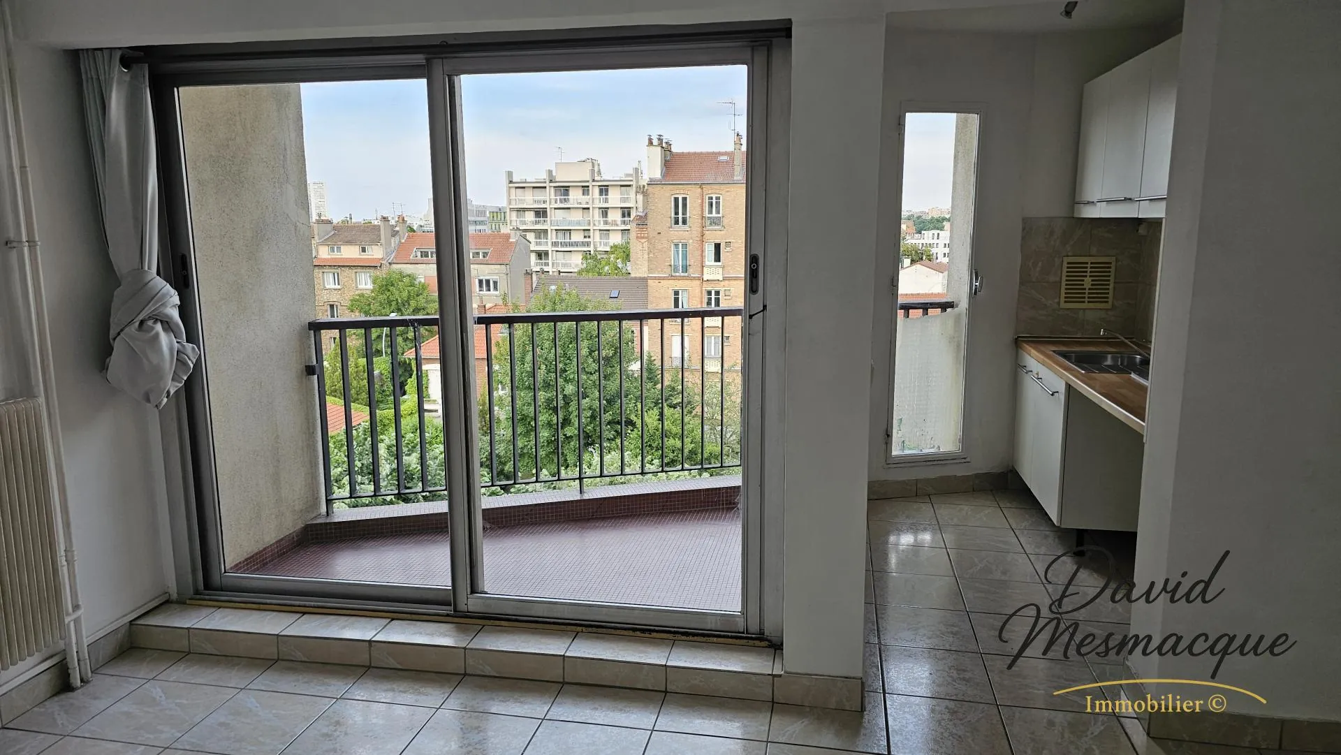 Studio lumineux avec loggia, parking privé et cave à Gentilly proche RER B