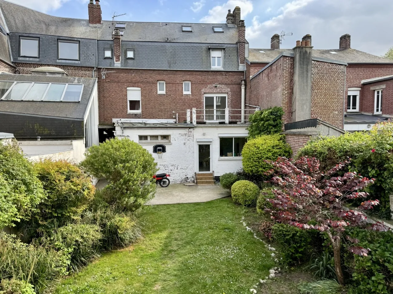 Maison en centre-ville de Eu avec dépendance et jardin, idéal famille ou gîtes
