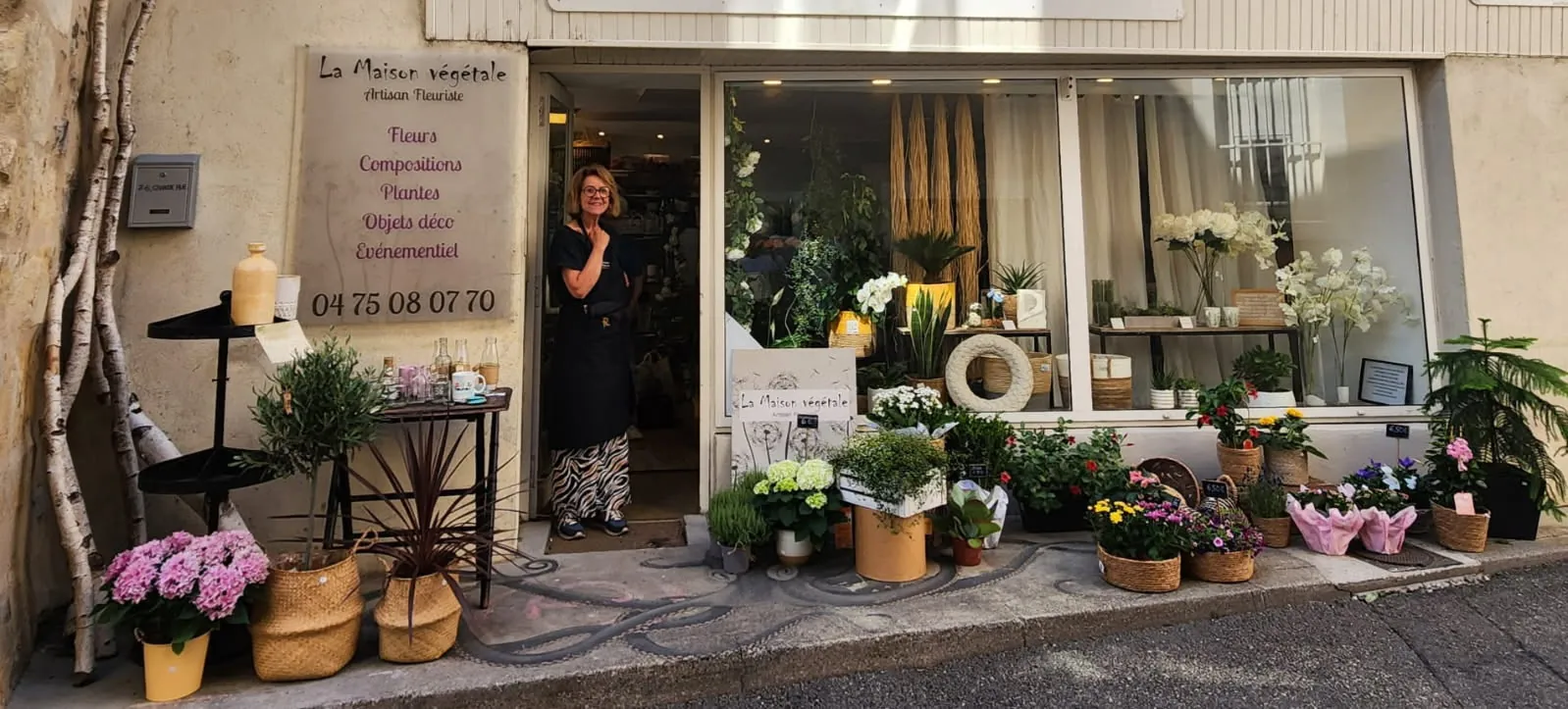 Fonds de commerce Fleuriste à Tournon-sur-Rhône – Emplacement stratégique en centre-ville