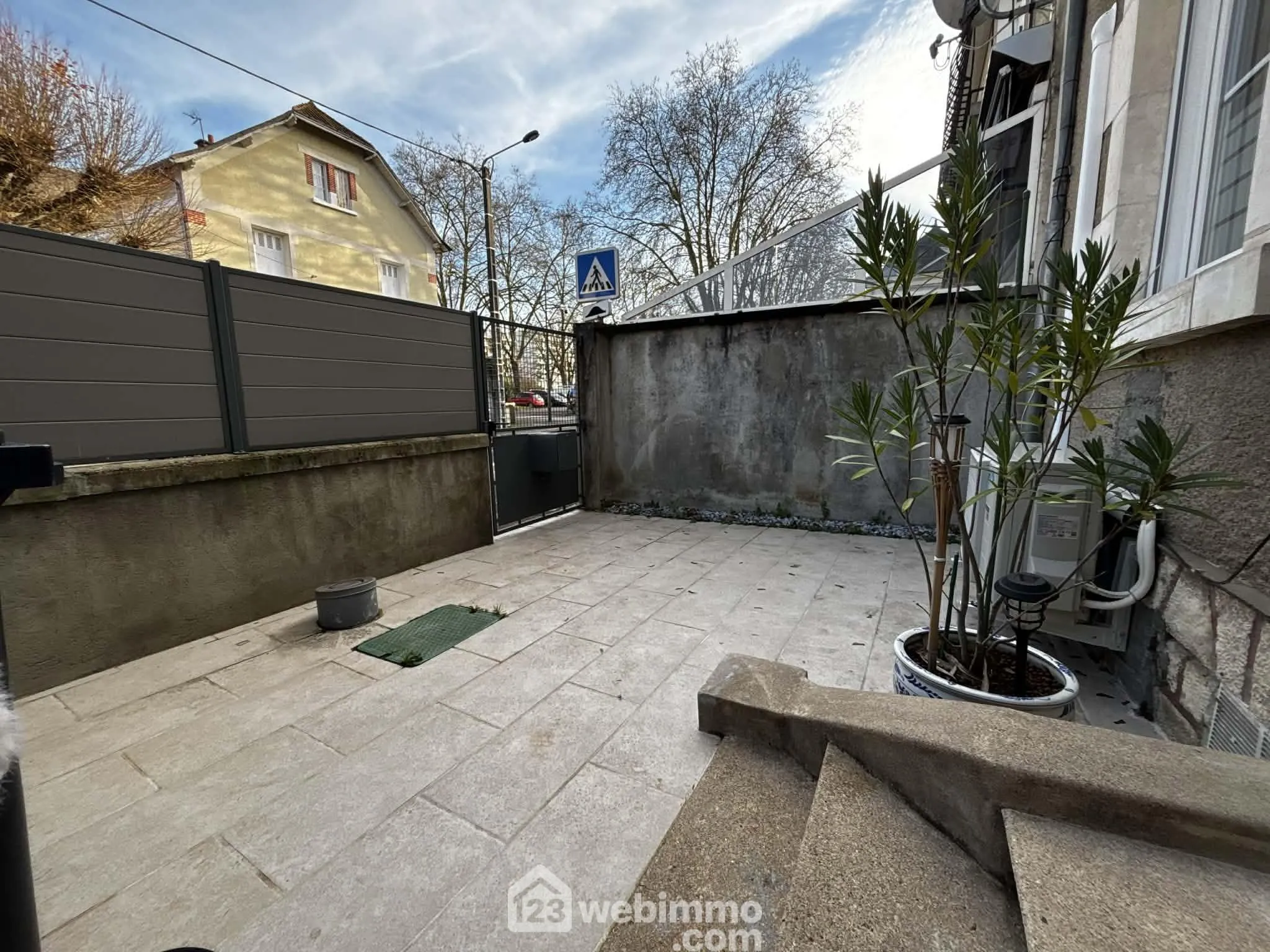 Maison de ville à Châtellerault de 58 m² avec terrasse et jardin