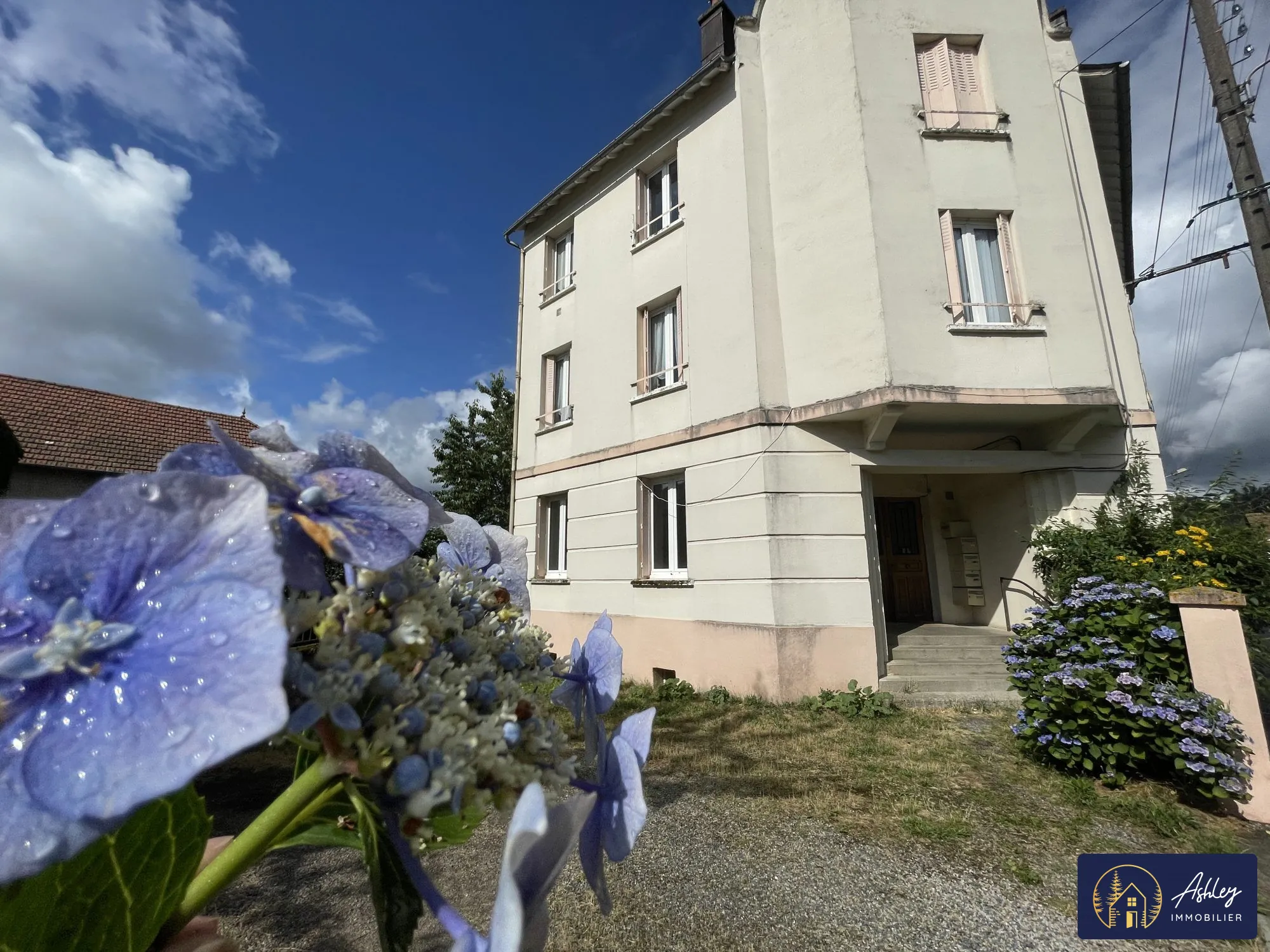 Immeuble 6 appartements RIOM-ES-MONTAGNES  Immeuble de rapport à vendre à Riom-es-Montagnes, investissement locatif ou patrimonial