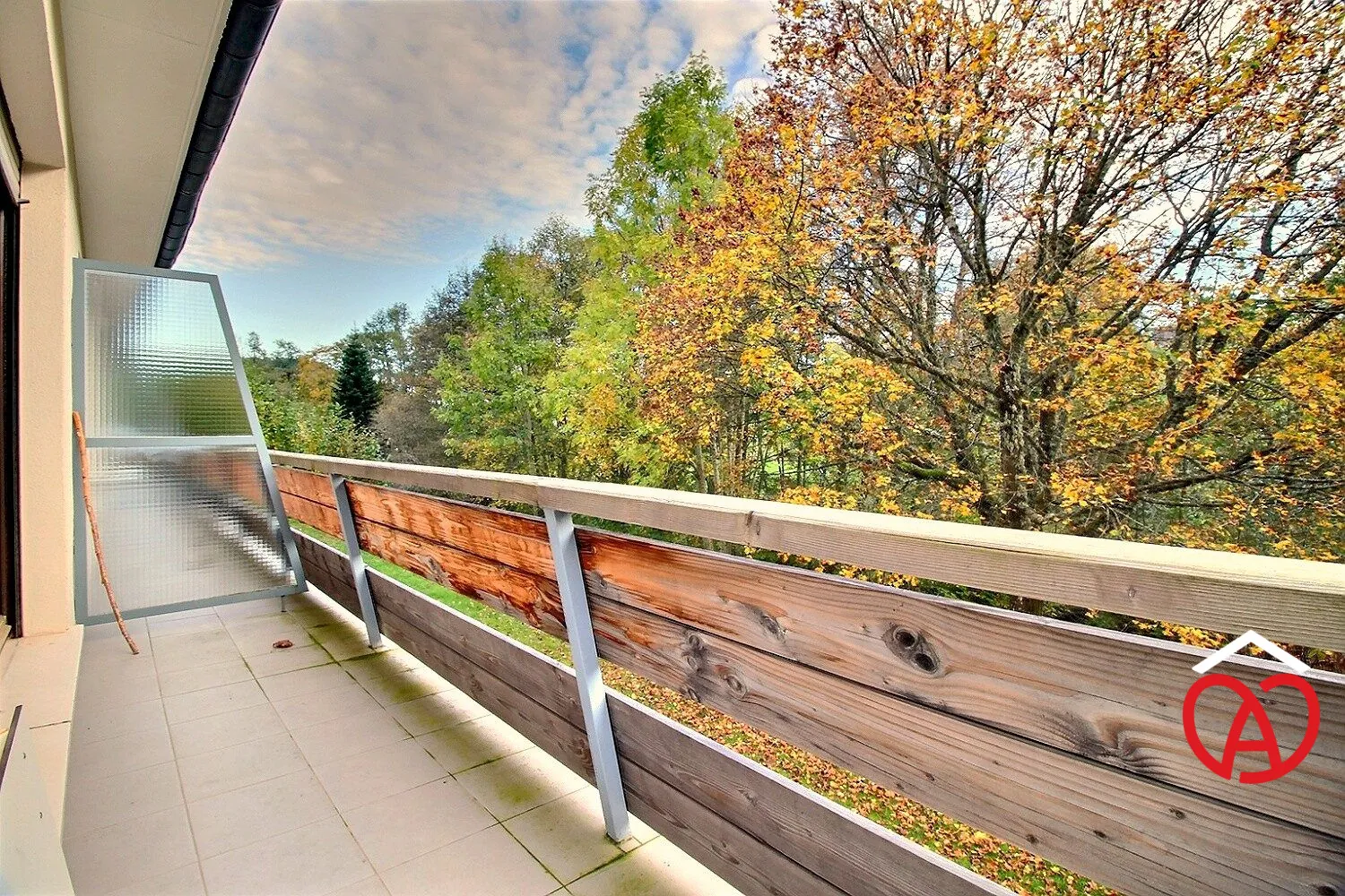 Appartement F1 avec terrasse, piscine et vue dégagée en Alsace