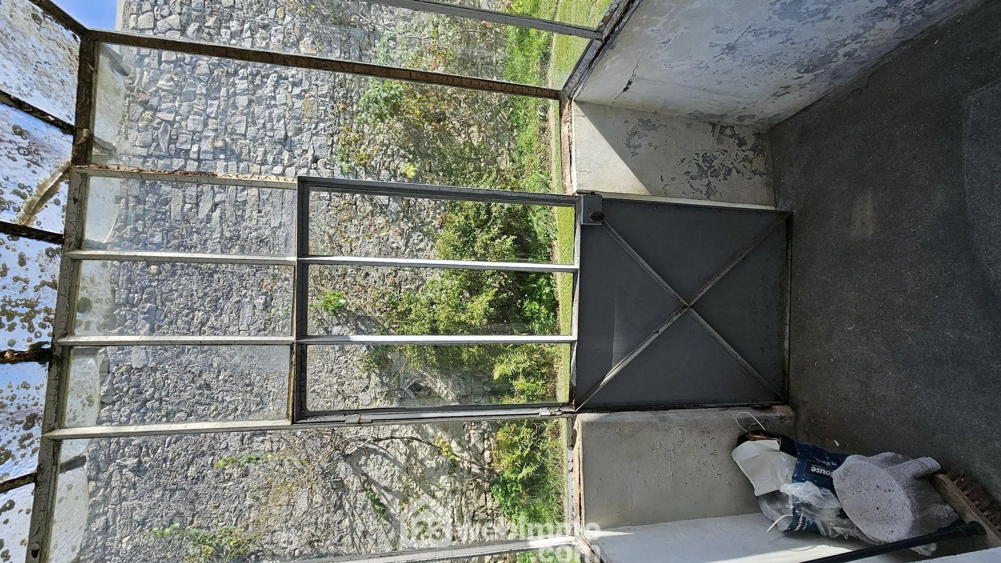 Maison en pierre à rénover de 101 m² à Vayres-sur-Essonne avec dépendances 
