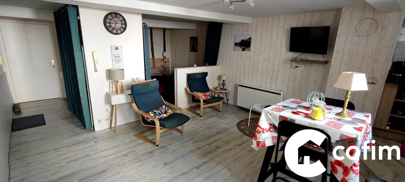 Studio Meublé à Vendre à Oloron-Sainte-Marie, 36 m², terrasse, bon potentiel locatif