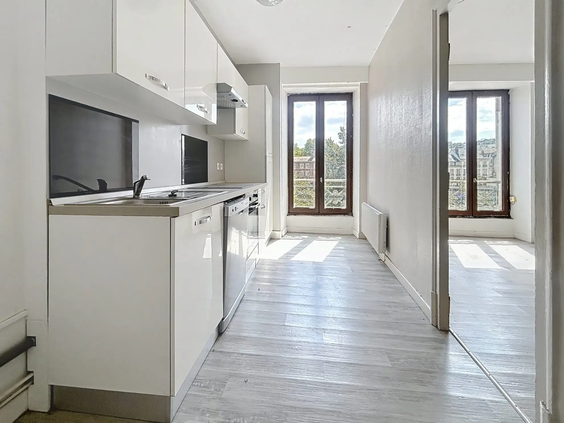 Appartement 2 pièces à Grenoble quai Perrière avec vue dégagée et parking