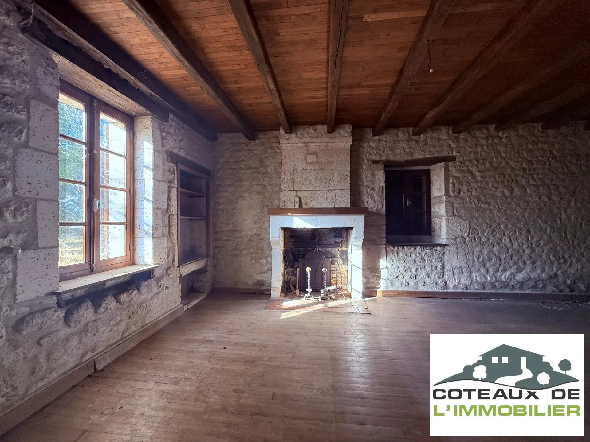 Maison en pierre de 157 m² avec terrain de 1,5 ha à Pérignac 