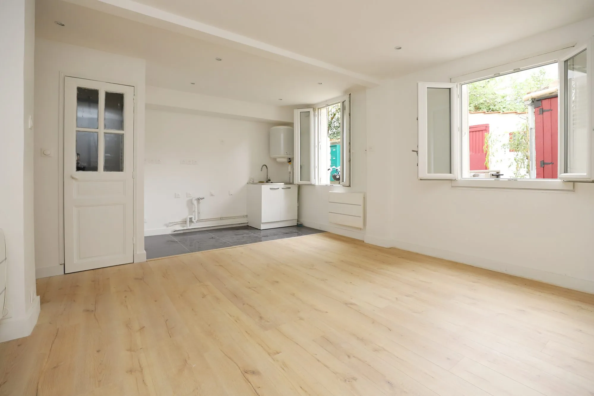 Studio à Montreuil à proximité du métro Mairie, calme et en bon état