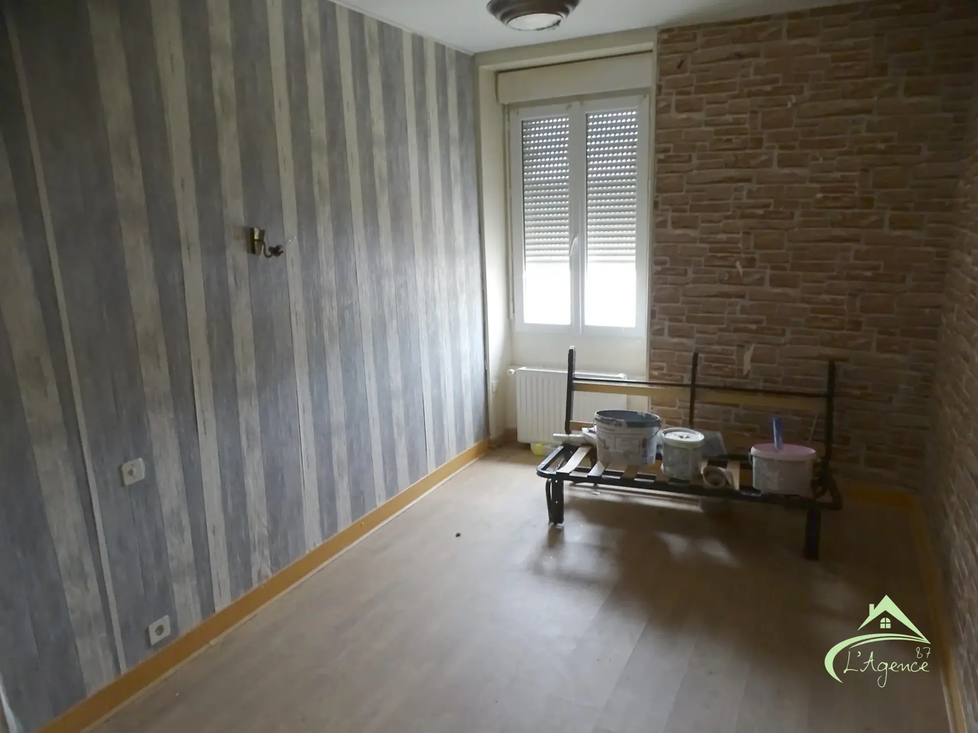 Maison en pierre à vendre avec jardin et grande grange à Saillat-sur-Vienne 