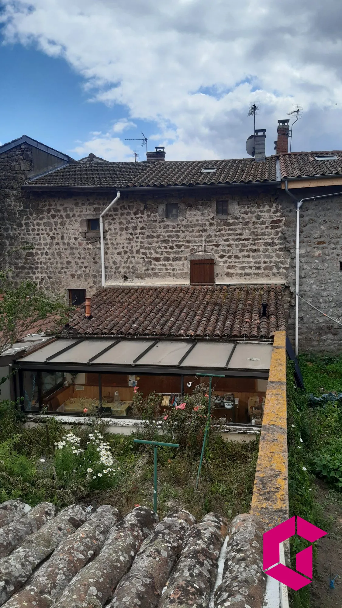 Maison de village à vendre à Estivareilles - 100 m² avec jardin et garage