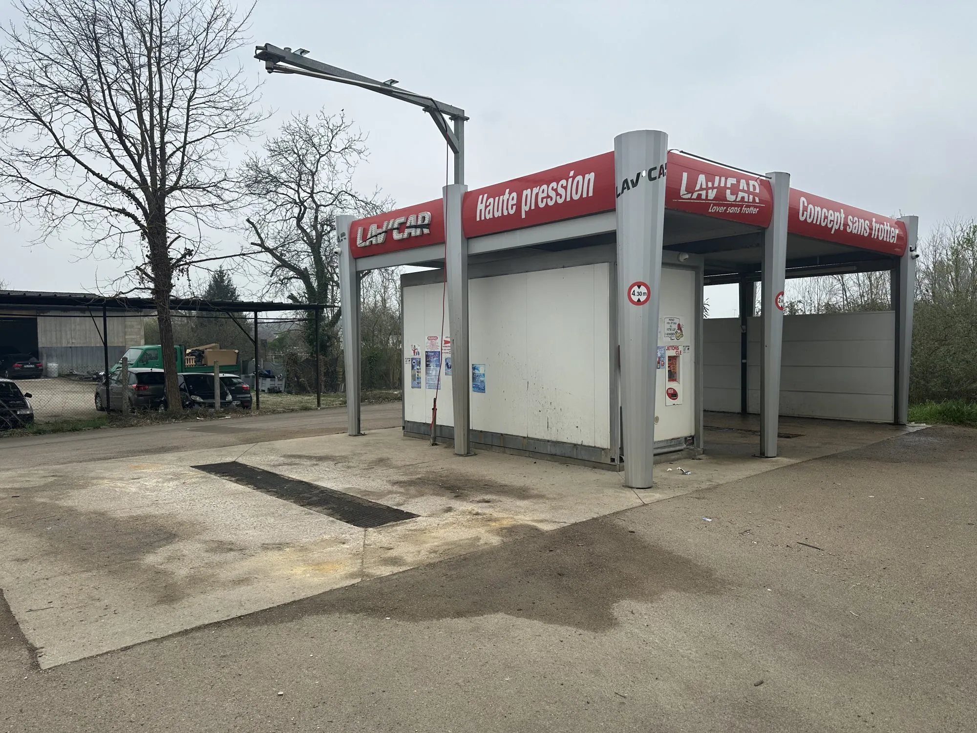Centre de lavage automobile à vendre à Brienon-sur-Armançon, idéal pour entrepreneur ou investisseur
