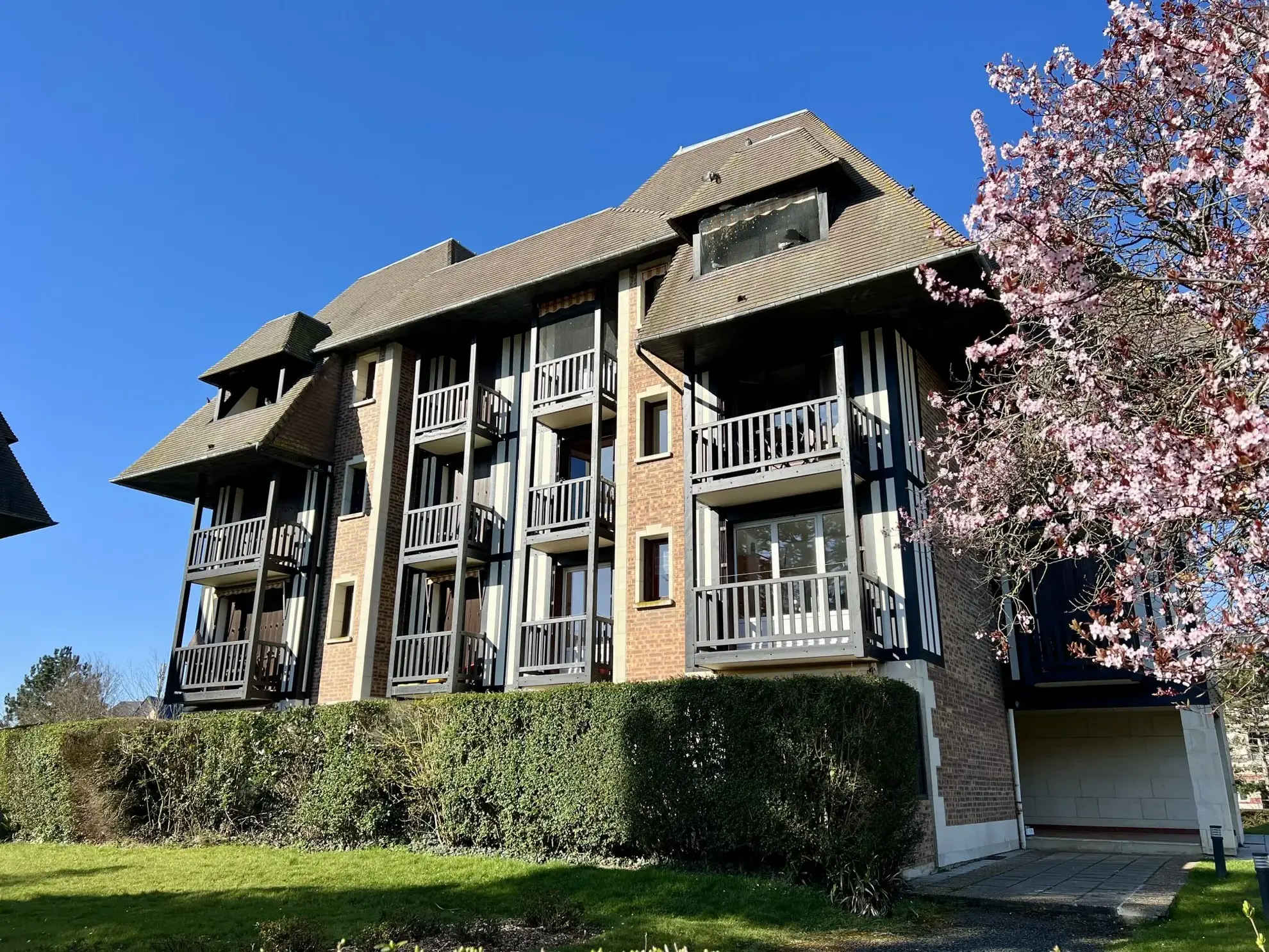 Appartement 2 pièces à vendre à Blonville-sur-Mer avec terrasse et jardin