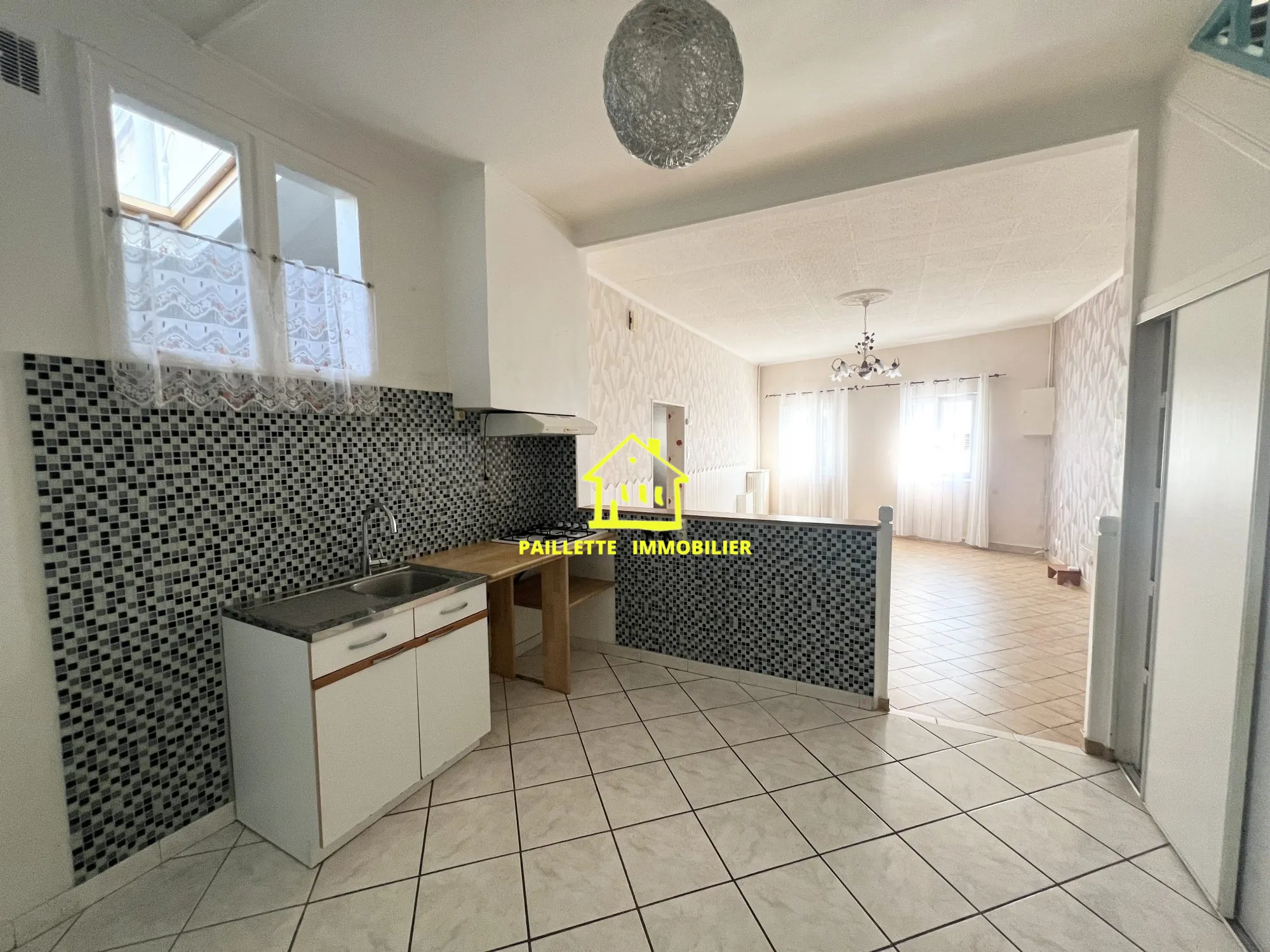 Maison à vendre au Havre avec 3 chambres, pièce de vie lumineuse et cuisine américaine