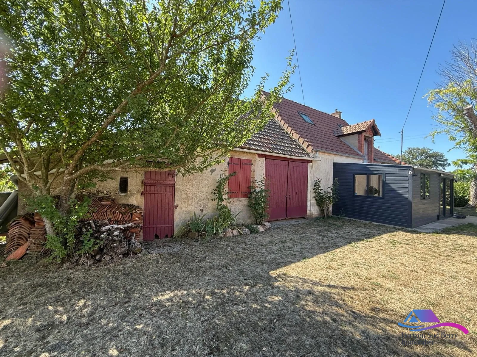 Entrée Maison de campagne isolée avec dépendances et grand terrain à Vesdun