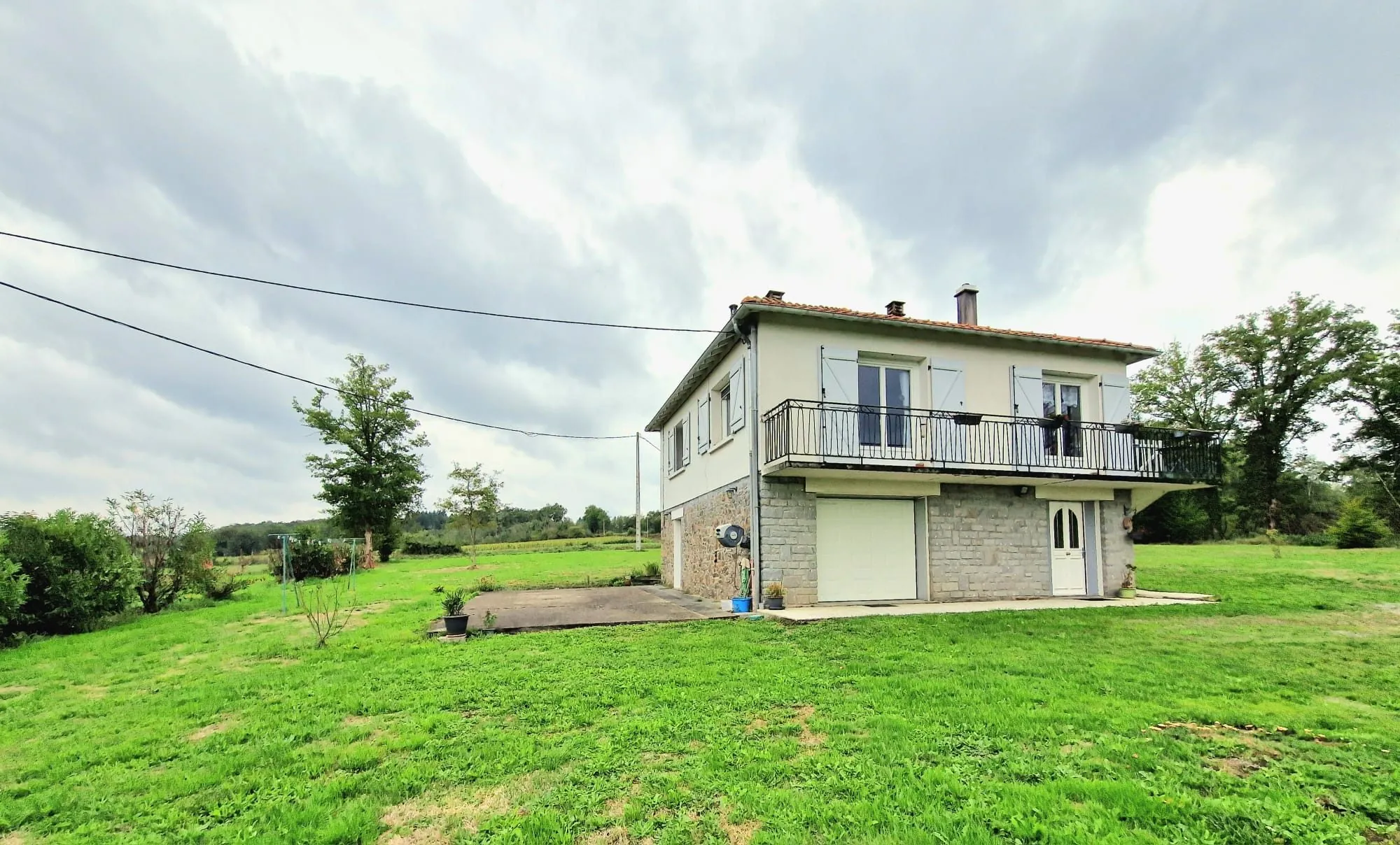 Vente maison 65 m² à Saint-Laurent-sur-Gorre avec grand terrain et garage