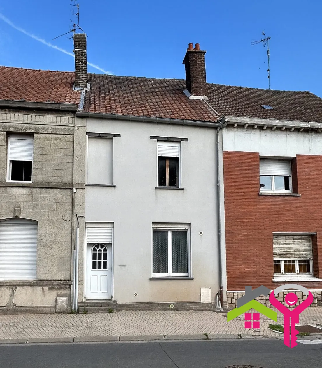 Maison à rénover à Roeulx avec 2 chambres et grenier aménageable