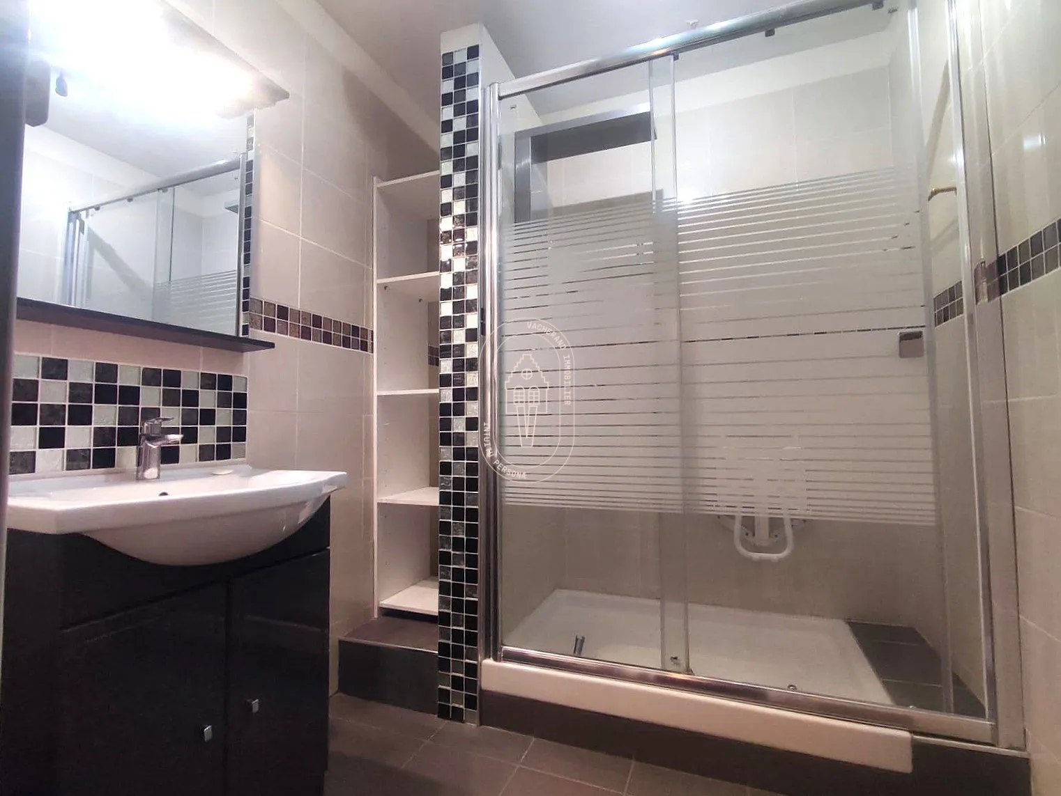 Appartement 75 m² à vendre à Roubaix, 2 chambres, terrasse, proche commerces 