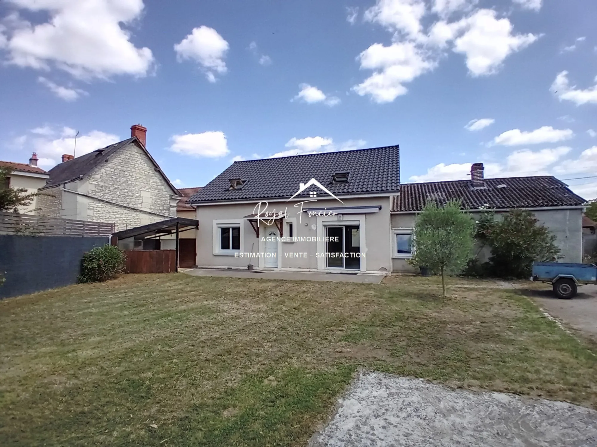 Maison ancienne de 135 m2 avec 4 chambres  Magnifique maison ancienne de 135 m² avec 4 chambres à Naintré