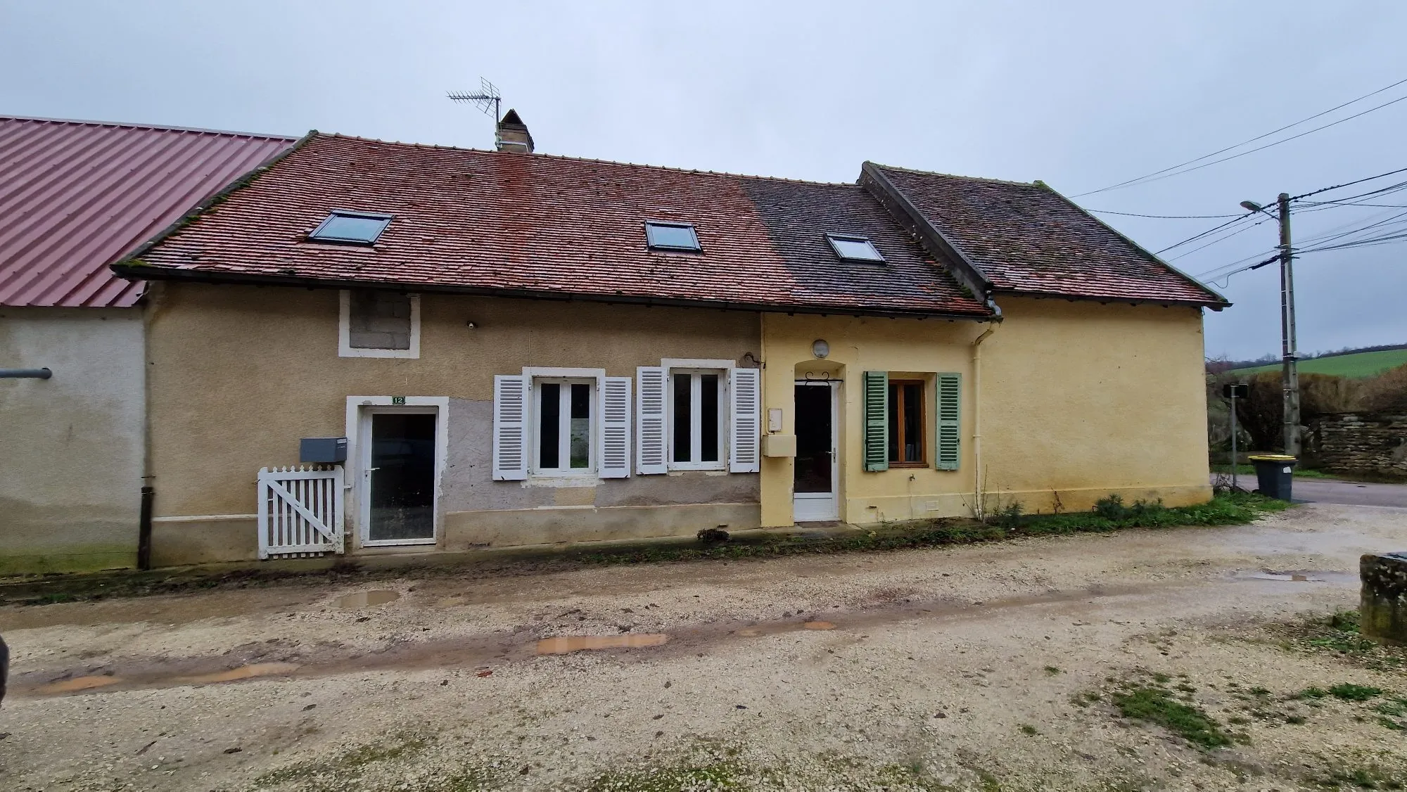 Ensemble de deux maisons à Magny-la-Ville avec cour, garage et potentiel locatif 