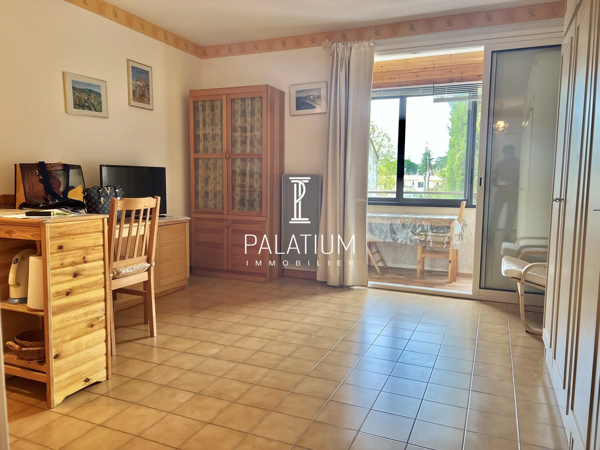 Studio meublé avec balcon fermé à Greoux-les-Bains, idéal investissement ou résidence secondaire