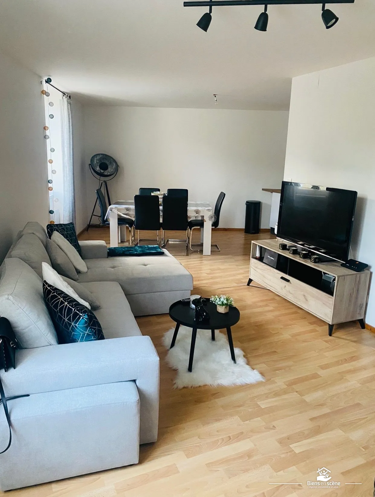 Appartement T3 duplex loué de 71,90 m² à Sablons avec parking et vue agréable