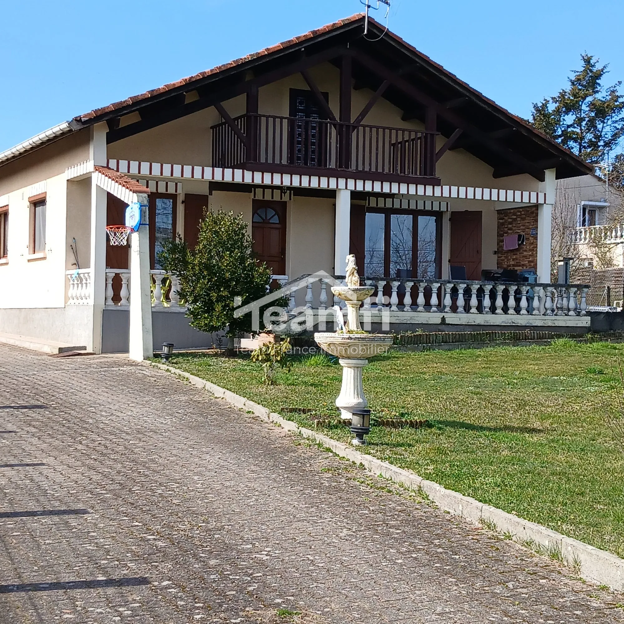 Maison de 134 m² avec jardin et garage à Nervieux (42510)