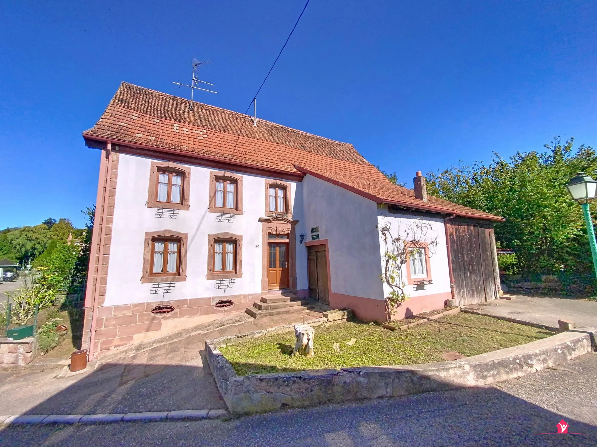 Maison à rénover avec dépendance et jardin, dans le parc des Vosges du Nord