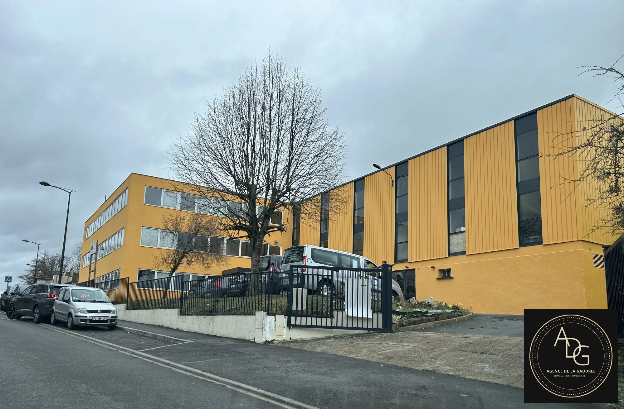 Local professionnel à vendre à Dourdan - 100 m², conforme PMR