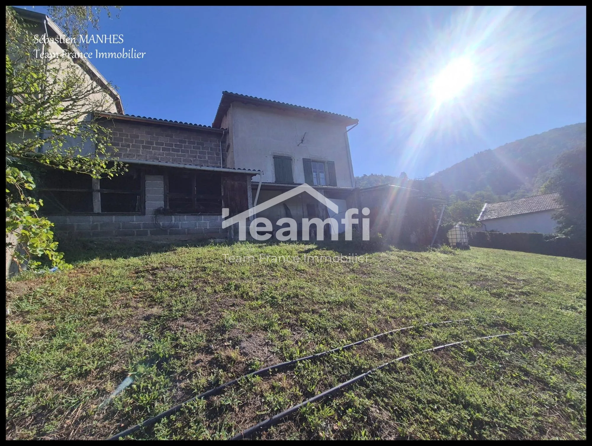 Maison à vendre à Thiers – Opportunité de rénovation avec potentiel d’extension