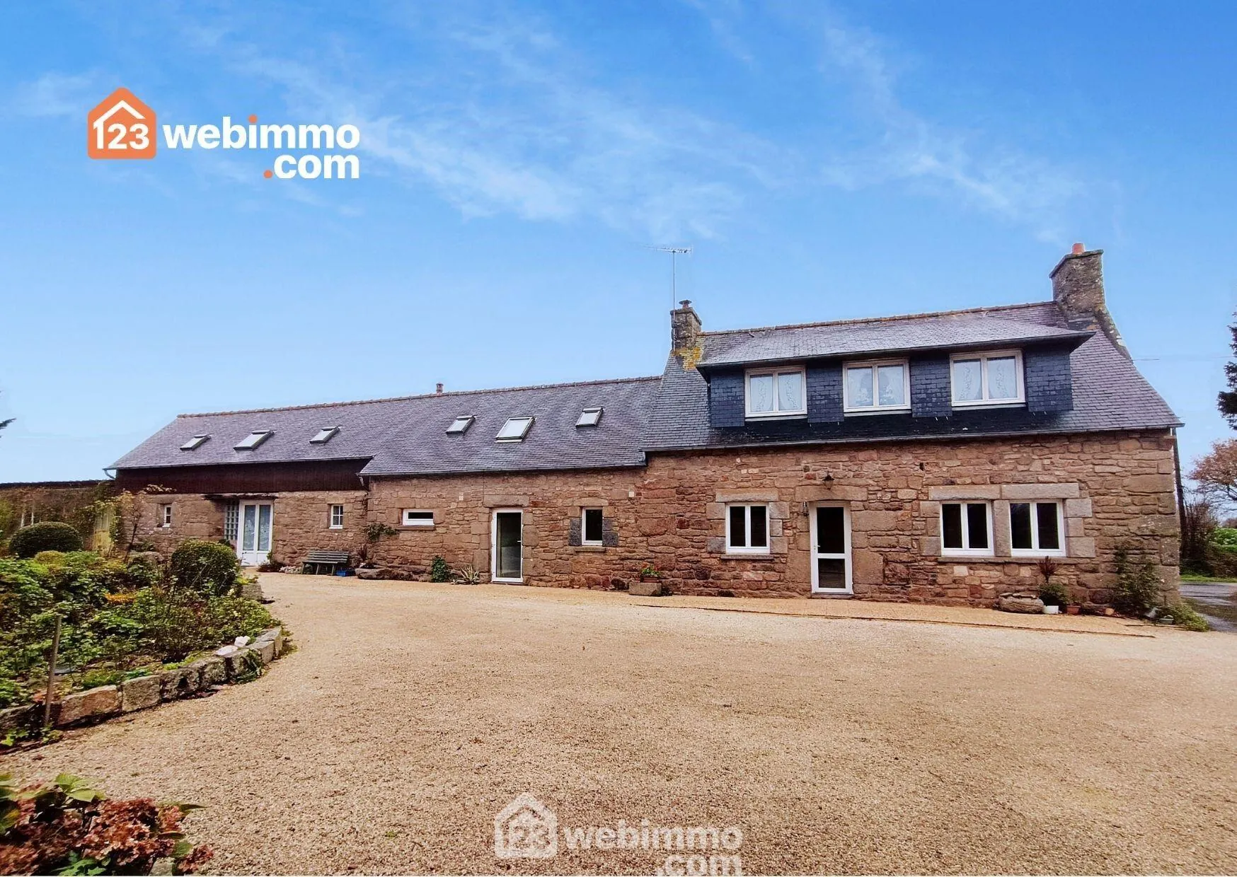 Corps de ferme à vendre à Plouaret avec potentiel d'aménagement et d'activité