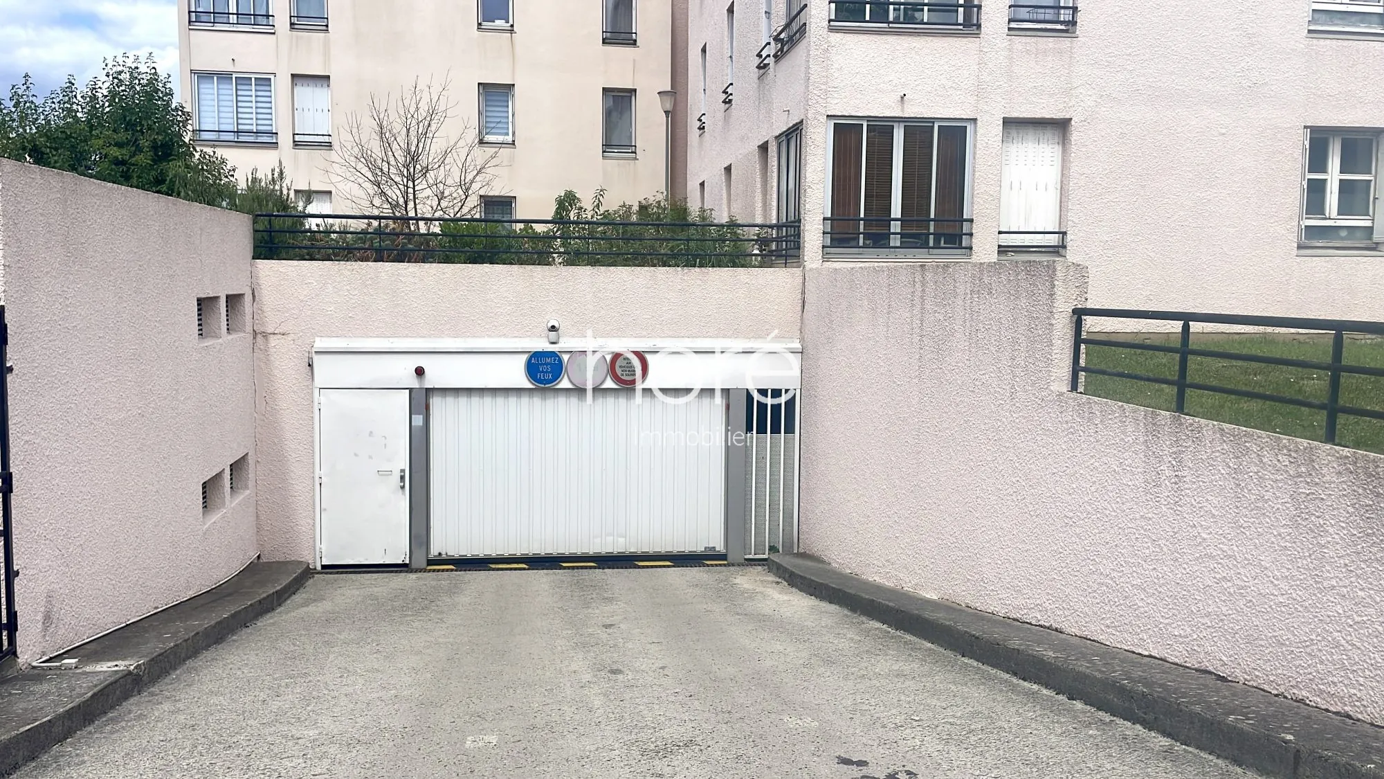 Place de stationnement sécurisée en sous-sol à Ermont - Résidence Renaissance II