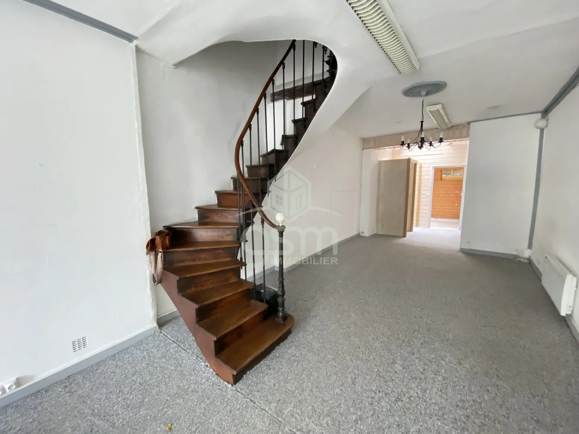 Local commercial à vendre à Sainte-Maure-de-Touraine – Emplacement idéal et potentiel de rénovation